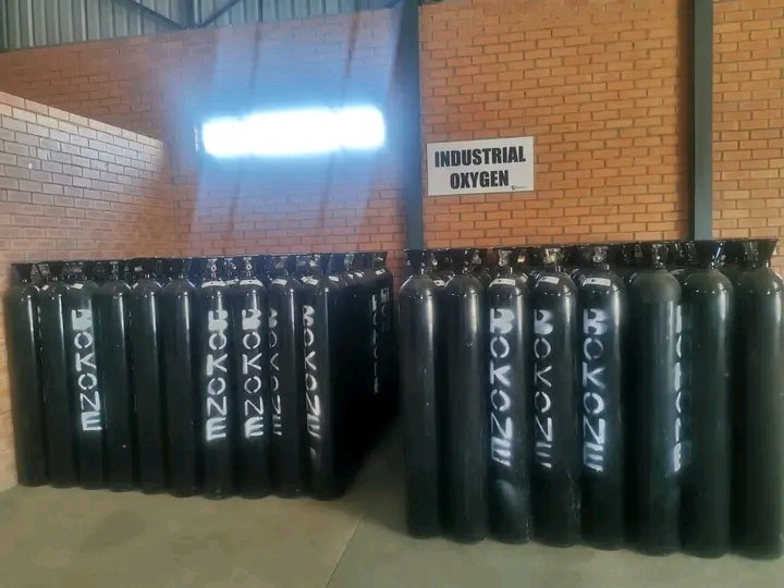 KasiEconomy's tweet photo. Meet Yvonne Rakhuduwe the founder and owner of Bokone Gas - a 100% black-owned with more than 51% black woman ownership. Her company supply industrial, medical and specialty gases.

☎️ 012 111 1703
📧 sales@bokonegas.co.za https://t.co/KLF25exbyR