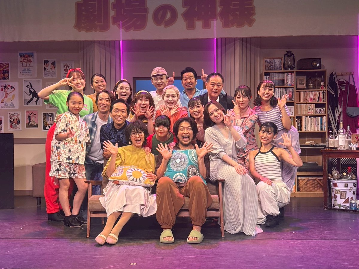 aoshimarin's tweet photo. #劇場の神様
おかげさまで無事に千秋楽を迎えました。舞台への愛しかない作品。
全ての人の背中を押す不思議な作品。吉井と御影の頭の中の愛おしい登場人物、そして幽霊たち。
ずっと見ていたかった。
もっとやっていたい役だった。
久田先生の素敵な曲をもっと歌っていたかった。
今日も歌いたかった https://t.co/TOpWhiOcr6