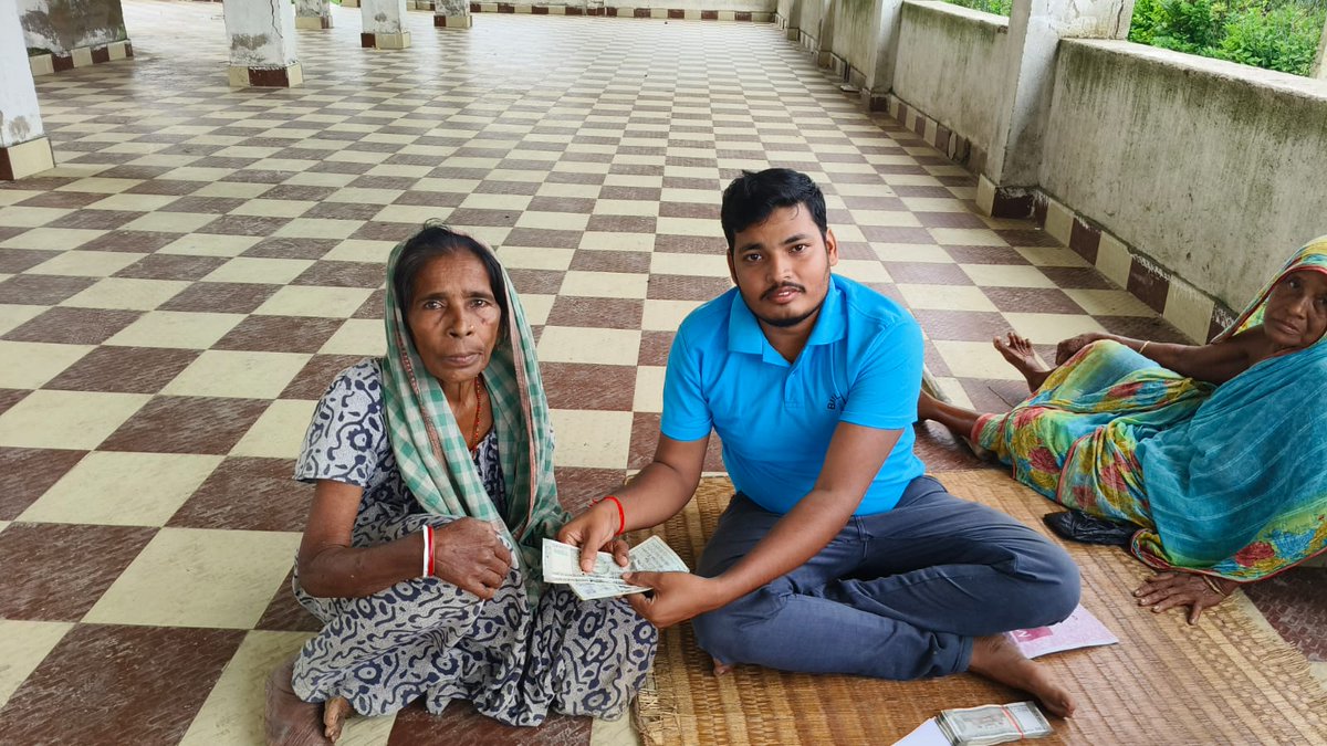 BasudevpurM's tweet image. Pension under Madhu Babu Pension Yojana (MBPY) was disbursed to beneficiaries in Basudevpur Municipal area, ensuring dignity and support for the elderly, widows &amp;amp; differently-abled.
#MBPY 
#SocialSecurity  
#Empowerment