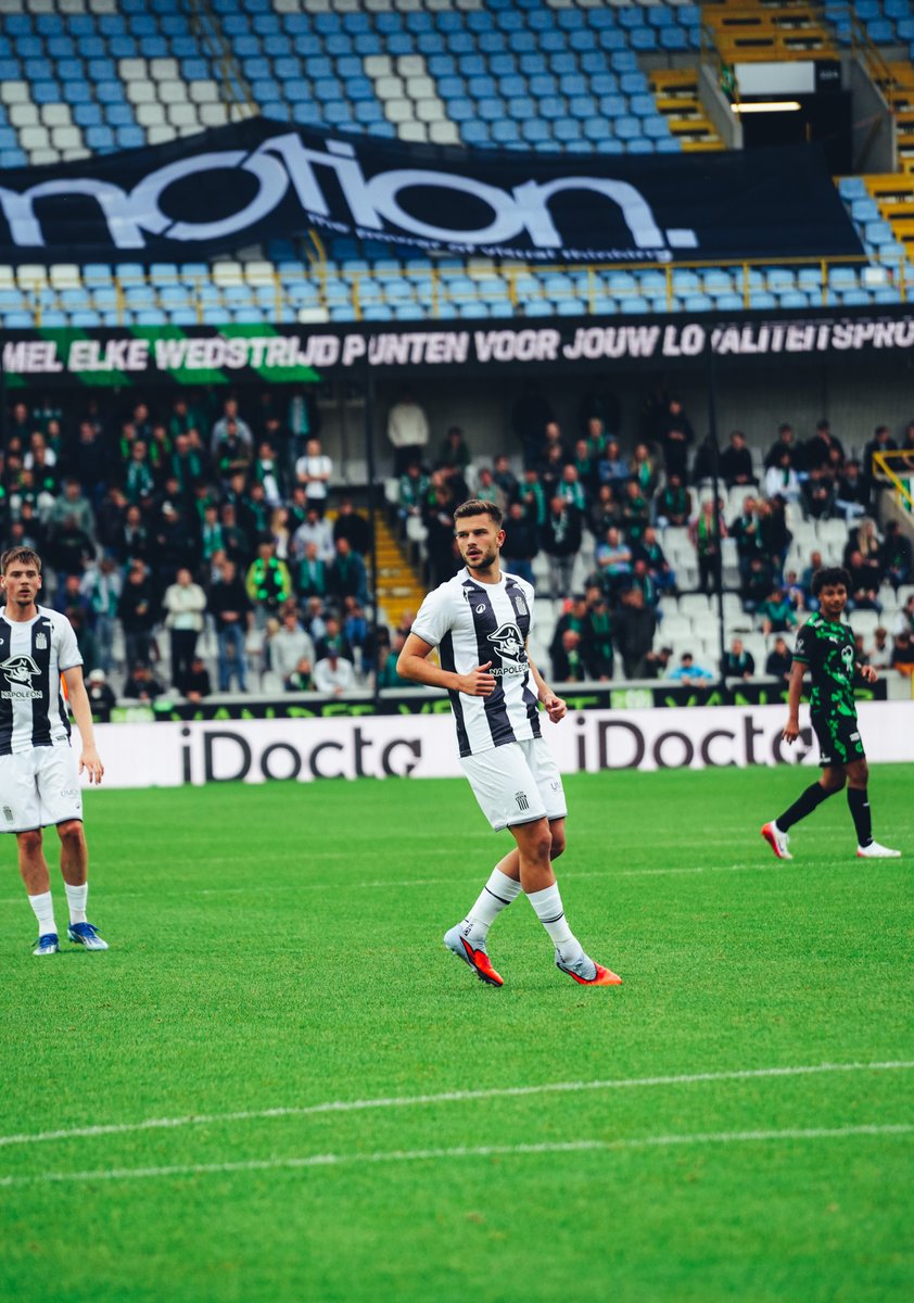 SportCharleroi's tweet photo. Week-end de grande première en JPL, sous les couleurs carolos, pour nos trois nouveaux Zèbres : Patrick, Filip et Lewin ! ✨✅
#CERCHA #NapoleonScore ⚫️⚪️ https://t.co/DKILFbrfdT