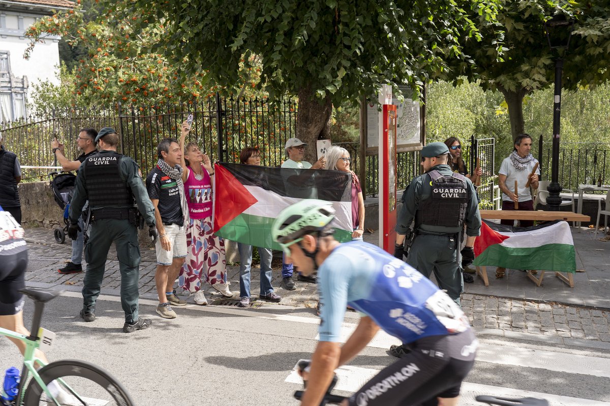 naiz: (@naiz_info) on Twitter photo La Mesa del Parlamento navarro apoya a la flotilla de Gaza y el boicot deportivo a Israel 
naiz.eus/eu/info/notici… La Mesa del Parlamento navarro apoya a la flotilla de Gaza y el boicot deportivo a Israel 
naiz.eus/eu/info/notici…