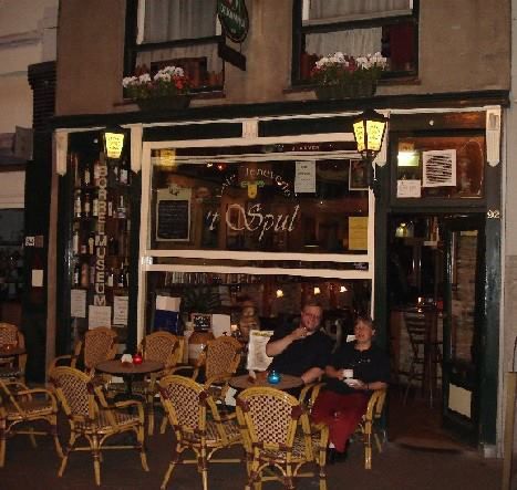 Vandaag, 16 september 2025, vanaf 23.00 uur in delateavond.nl de onderwerpen

> #BakkersWerkplaats Rotterdam geeft mensen een kans
> Muziek en lezing over jenever in tspul.nl
> #JudithAardse - Kunstenaar en Docent 

Presentatie: @bertdewolff