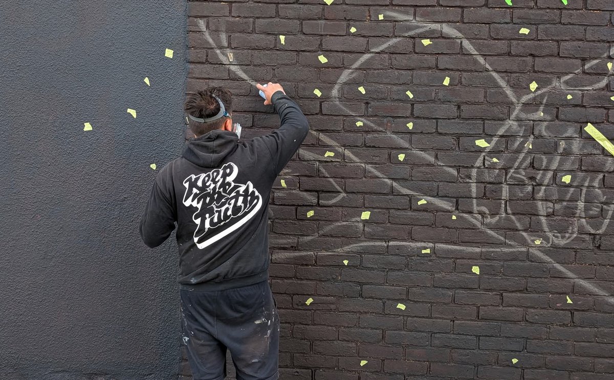 In our ninth mural, artist Liam Bononi interprets the story of Luton resident and Shorts Brothers employee, William Mason.

William dreamt of flying his own plane. In 1939 he built a Luton Minor at home, but sadly never took to the skies.

Find out why: archeslocal.org.uk/william-mason-…
