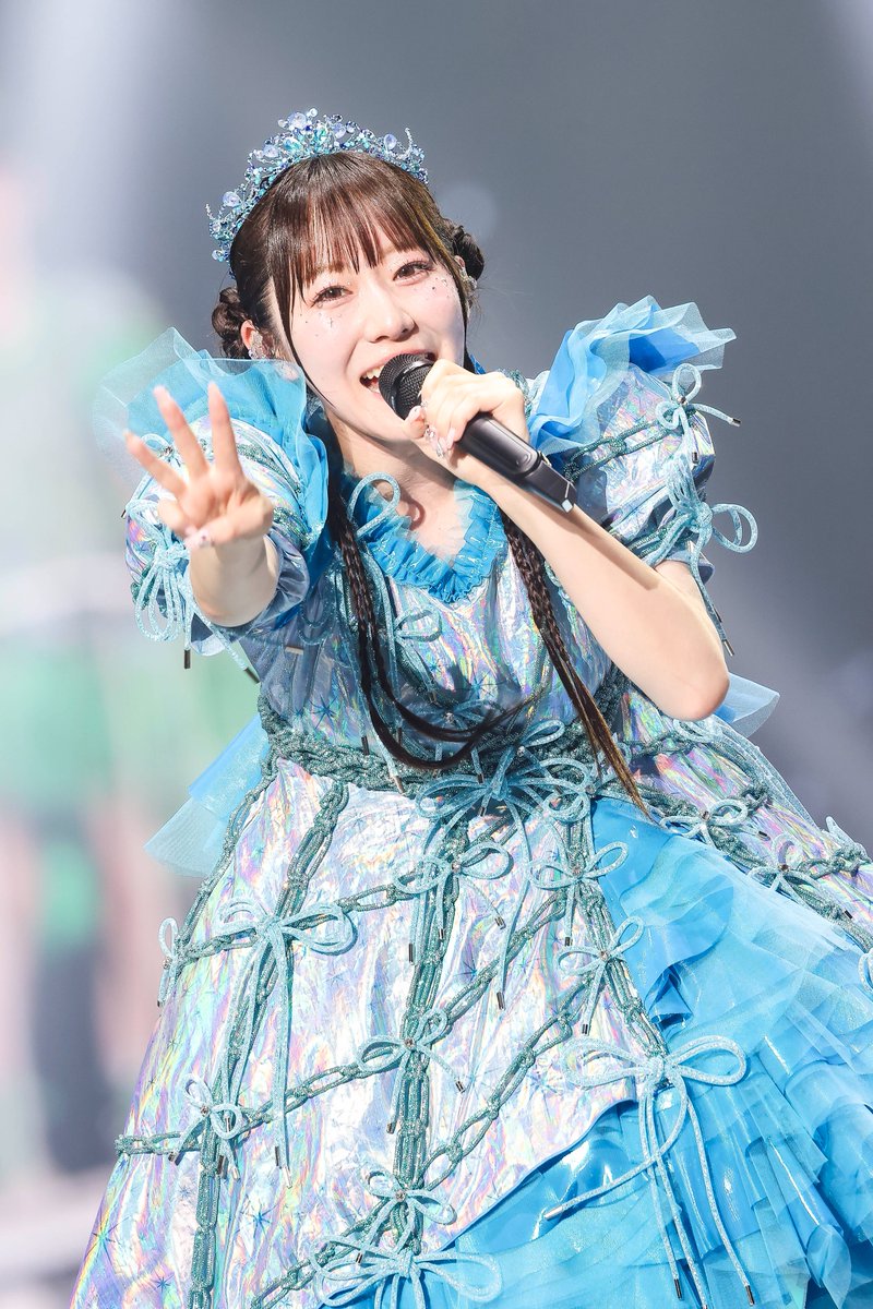 【#ふるっぱーフォト 📸】

キラキラ光るまなふぃの笑顔
🩵真中まな <a href="/manafy_fz0422/">真中まな(FRUITS ZIPPER)</a>

🎬ピポパポを公式YouTubeで観る
youtu.be/9lIKfrgERrw

🎧曲を聴く
kawaii-lab.lnk.to/Pipopapo_Furup…

#FRUITSZIPPER #ピポパポ
#ふるっぱー #フルーツジッパー