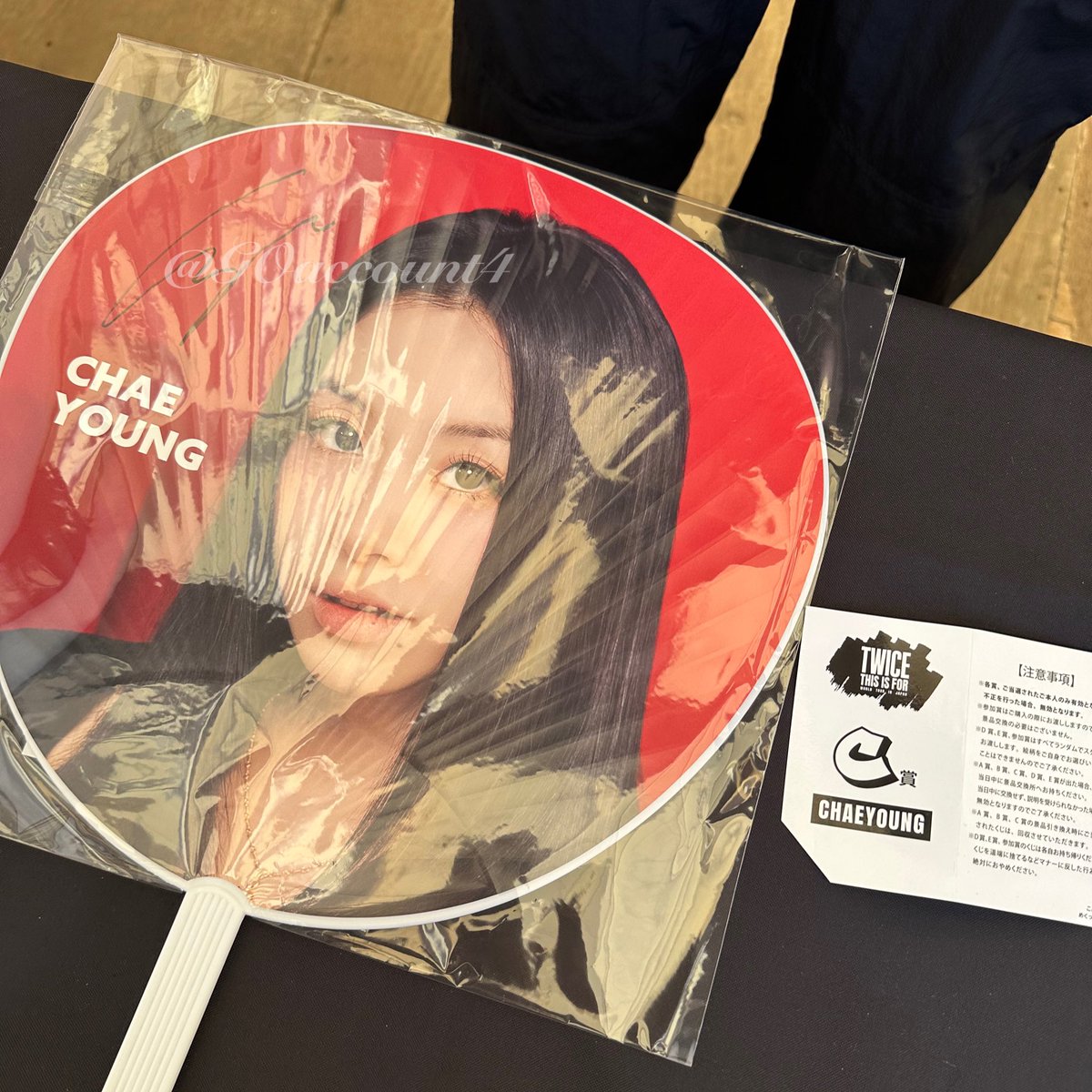 TWICE MOMO オフラインくじ サイン入りポラロイド写真 B賞 Amazon.co.jp: twice モモ momo サイン入り 写真 L版 : おもちゃ