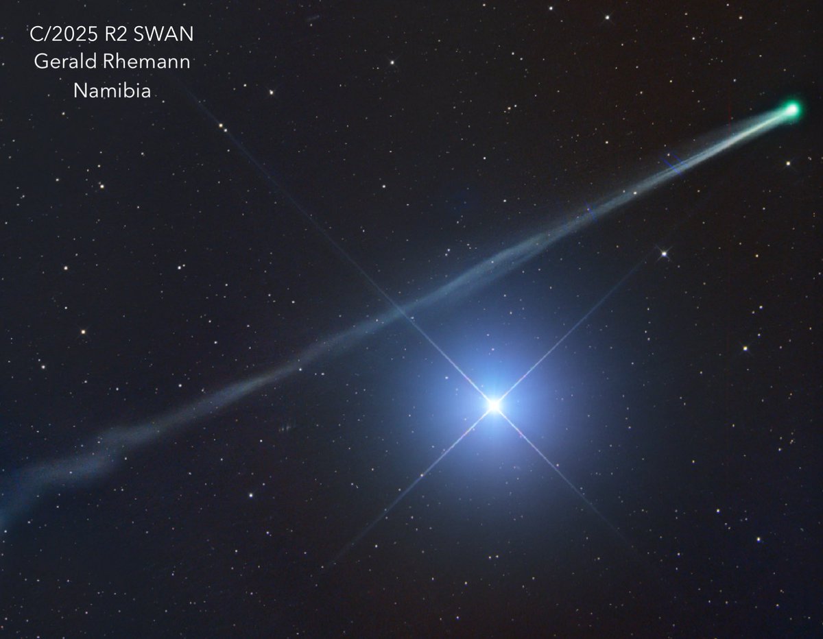 MrMBB333's tweet image. A rare visitor has arrived — Comet SWAN lighting up the sky with a glowing green head and an electrified tail being shredded by the solar wind. 

Have you seen it? 

#Comet #C2025R2SWAN #SpaceWeather #MrMBB333