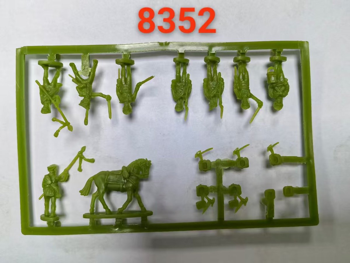 Hat Miniatures tweet media