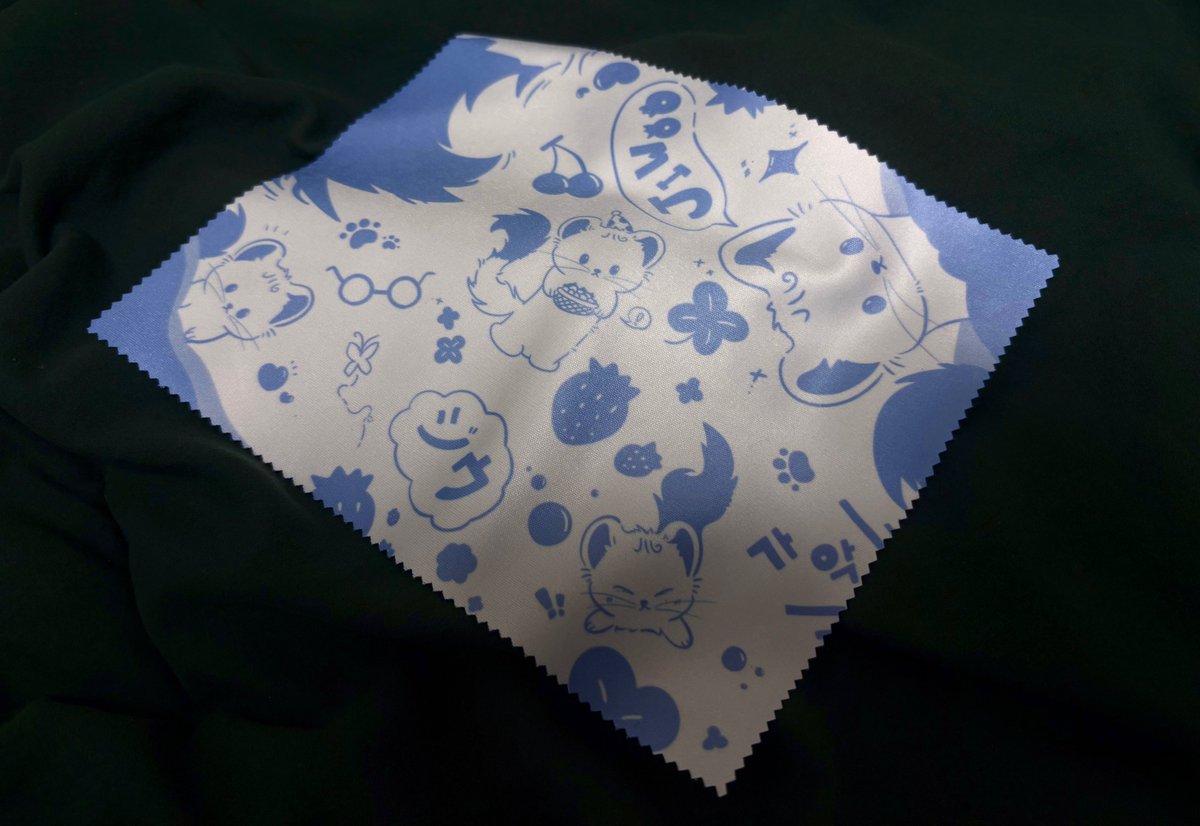 🫧 안경닦이 실물입니다:) 

배송은 내일 중으로 시작될 예정이며, 현재 시간 이후로는 배송지 변경이 불가합니다 ! 구매자분들은 배송 준비중으로 윗치폼 상태 변경 되었는지 확인 부탁드리고, 혹시 문제가 있다면 DM이나 오픈채팅으로 연락해주세요 ☺️