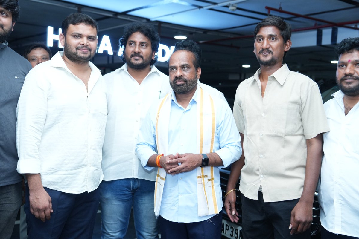 SankarMallavar's tweet photo. భారతీయ జనతా పార్టీ జాతీయ కార్యదర్శి మరియు ఆంధ్రప్రదేశ్ రాష్ట్ర ఆరోగ్యశాఖ ఆరోగ్య విద్య శాఖ మంత్రివర్యులు అన్న @satyakumar_y గారికి జన్మదిన శుభాకాంక్షలు 

శ్రీ వరాహ లక్ష్మీనరసింహస్వామి వారి ఆశీస్సులు నిత్య మీపై ఉండాలని భగవంతుని మనస్పూర్తిగా ప్రార్థిస్తున్నా https://t.co/eeYht1QVy8
