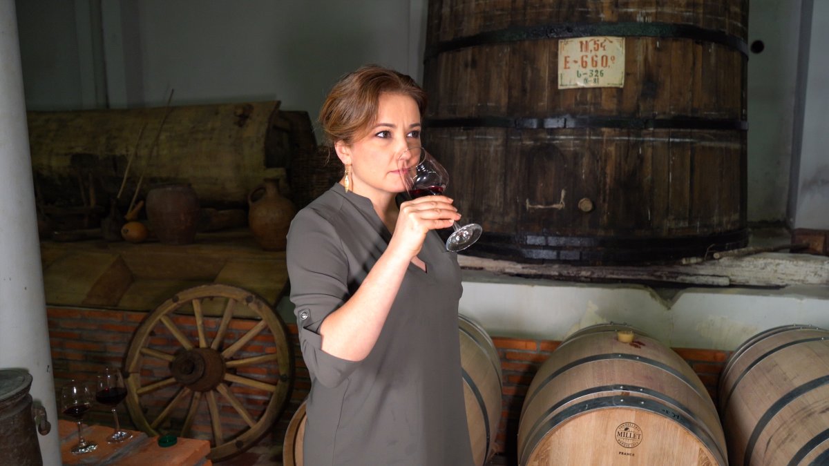 Villa Chven Aleksandrouli Red Wine, Georgia 2022—lush, supple, delicious, mild tannins pure expression of aleksandrouli grape from part of the world where winemaking began. Good depth, smooth, refined texture. Comparable to Willamette pinot noir. open.substack.com/pub/gusclemens…