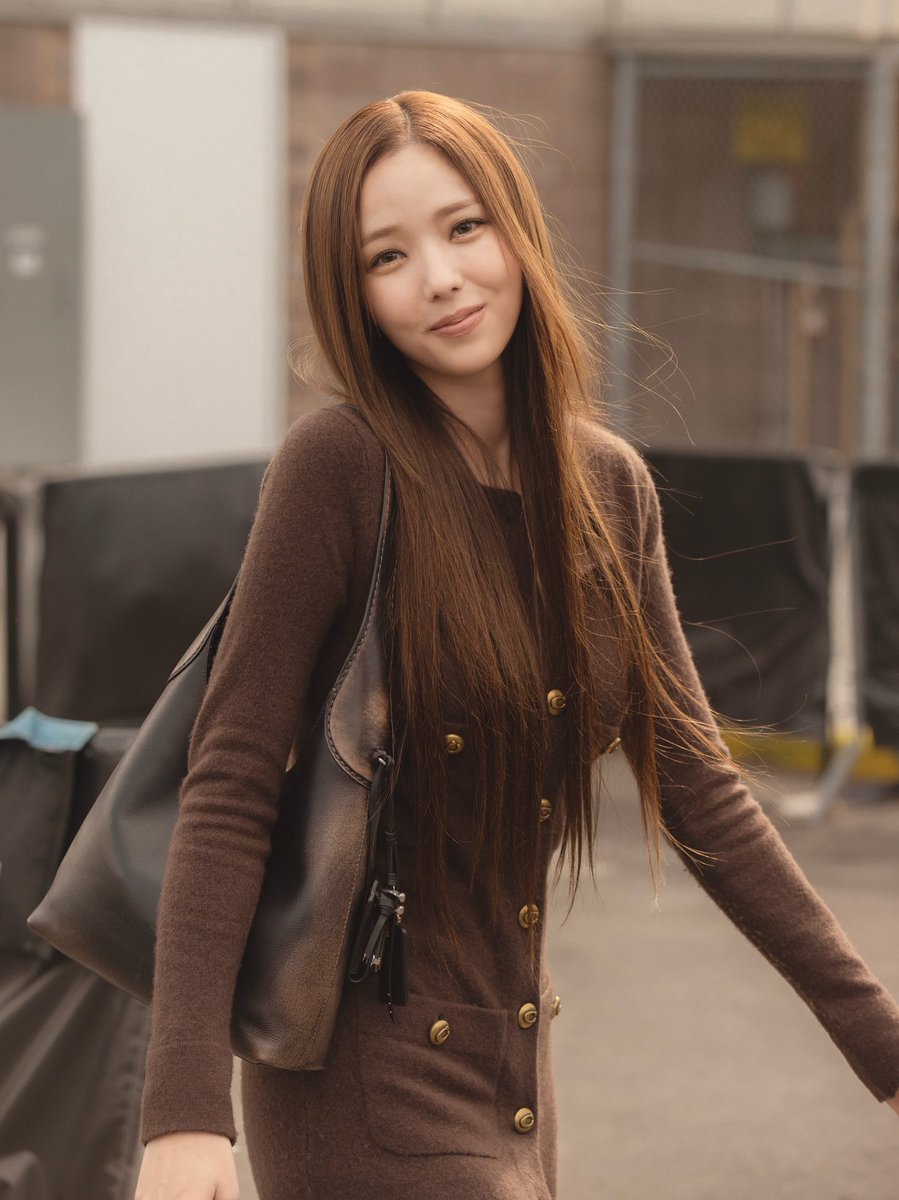 soobincbae's tweet image. So effortlessly pretty it feels illegal im obsessed 😩

#채수빈 #ChaeSooBin