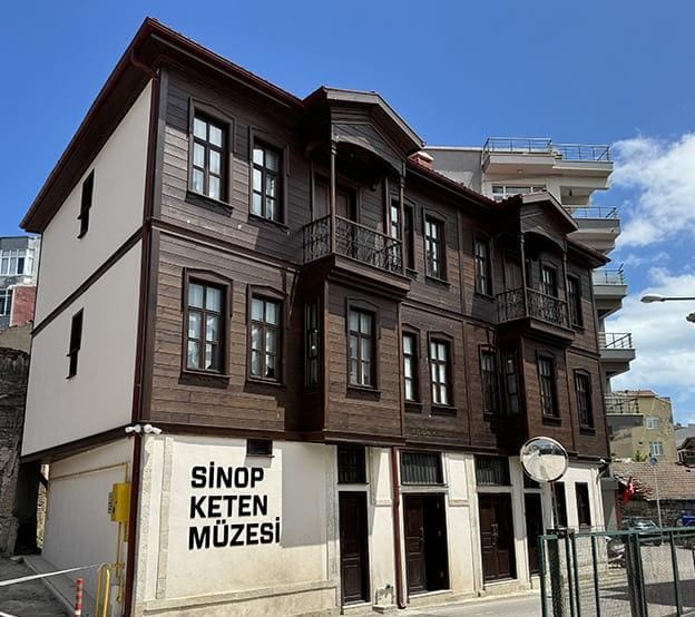 Bir şehirdeki bazı binalar sessizdir, diğerleri konuşur ve aralarından bazıları, nadiren de olsa, şarkı söyler.....
        Reşit Saffet ATABİNEN*(1884-1965)

#KuşÜzümüKonağı
#KetenMüzesi
#TürkMimarisi
#turing1923
<a href="/turing1923/">Türkiye Turing ve Otomobil Kurumu</a>
*Türk Mimarisinin Ana Unsurları