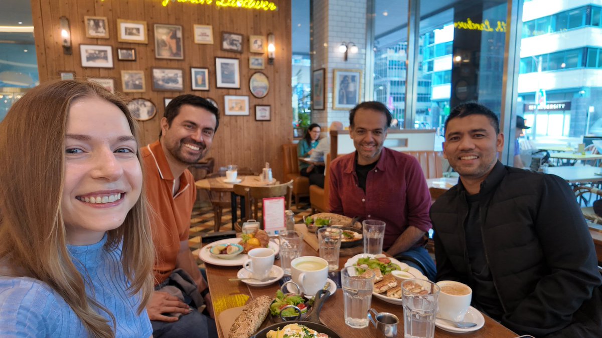 Nearest neighbours in Toronto ❤️ <a href="/SerranoAcademy/">Luis Serrano 🍉</a> <a href="/JayAlammar/">Jay Alammar</a> <a href="/MeorAmer1/">Meor Amer</a>