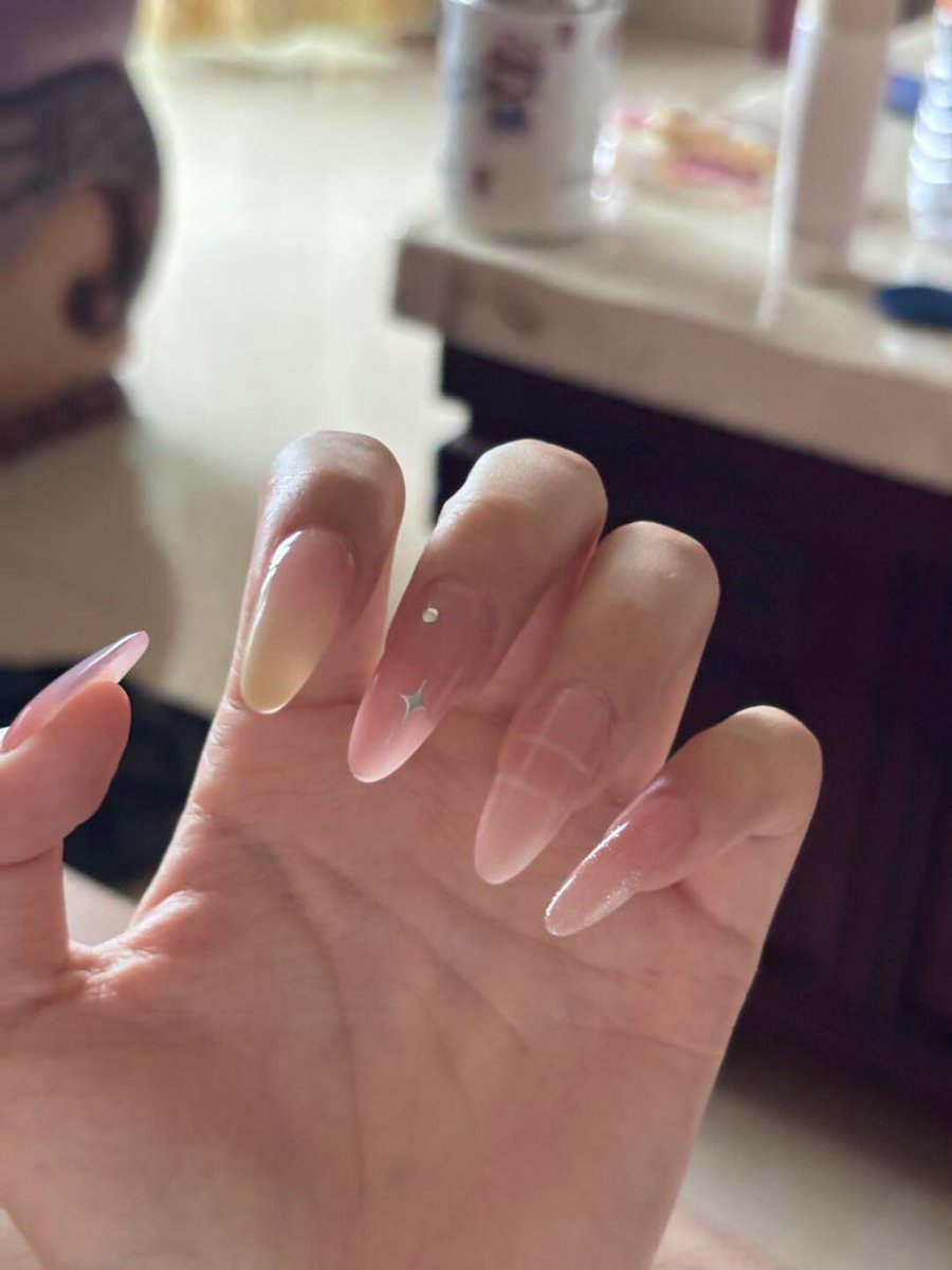 omnucOOO's tweet photo. 今日はネイルをしてきました✨
きれいに見えますか？💅🌸 https://t.co/RypSLNgsll