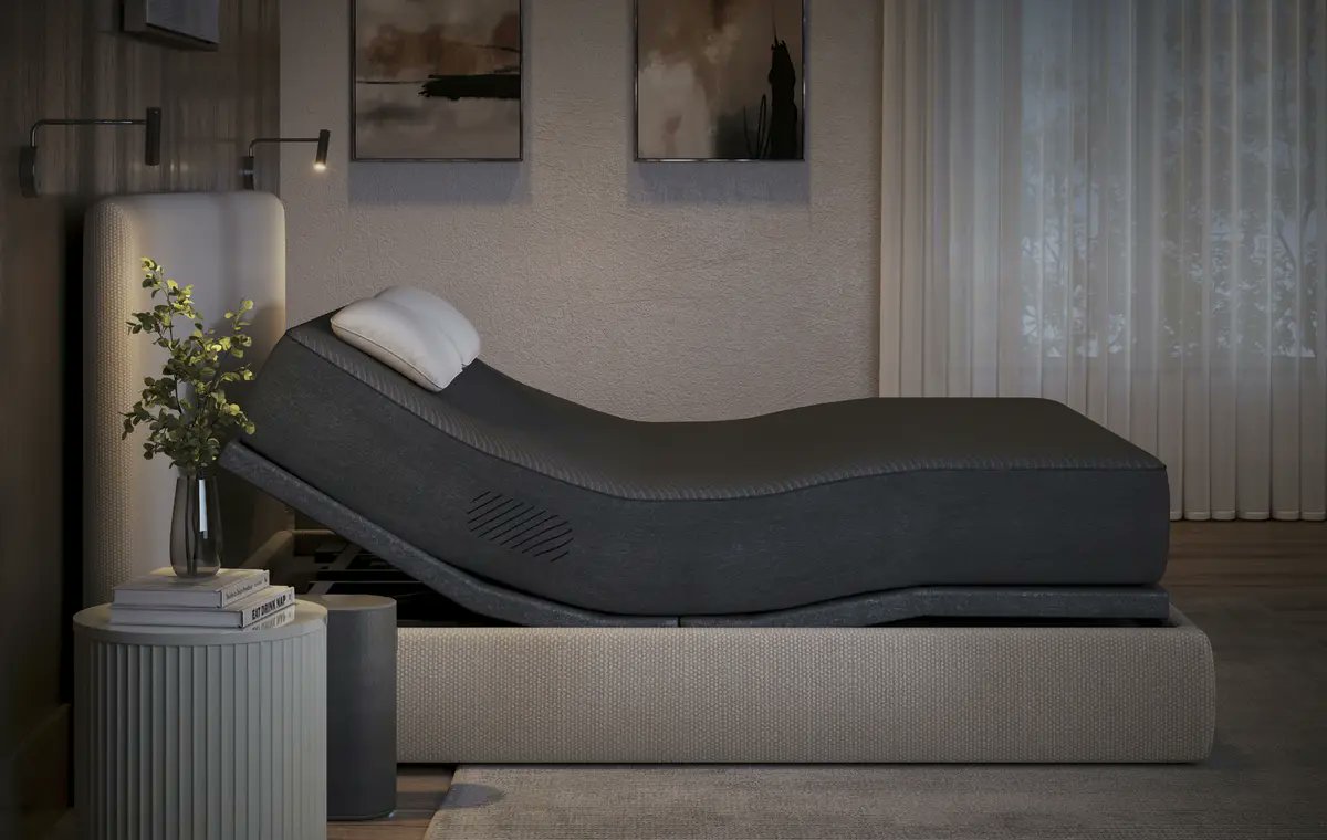 trends_place's tweet photo. 🛏️ A bed that adapts to you.
Eight Sleep Pod 4 Ultra cools, warms, tracks, and even adjusts for snoring.

👉 See it in “11 Cool Sleeping Gadgets To Help You Get The Best Sleep of Your Life” - https://t.co/H55aac6aN0

#sleep @eightsleep #bedroom #smarttech #relax #usefultech https://t.co/5oQWuhqs0d