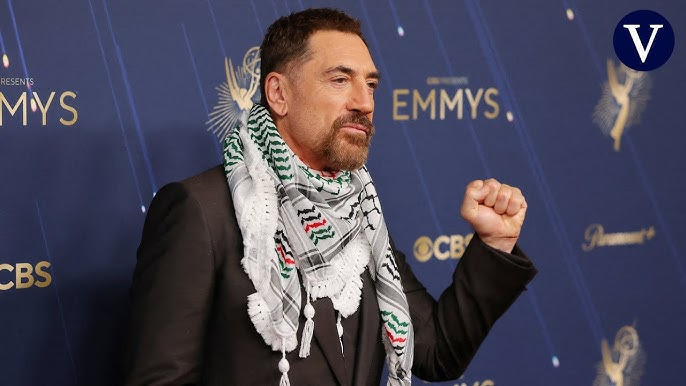 El clamor frente a la barbarie ya es imparable. El arte y la cultura, una vez más, sirven de avanzadilla. Pero nadie como  #JavierBardem ha sabido poner rostro a ese grito silencioso del compromiso

Con un simple pañuelo

Gracias, amigo❤️

#AluCineEnREDes

aisge.es/alucineenredes…