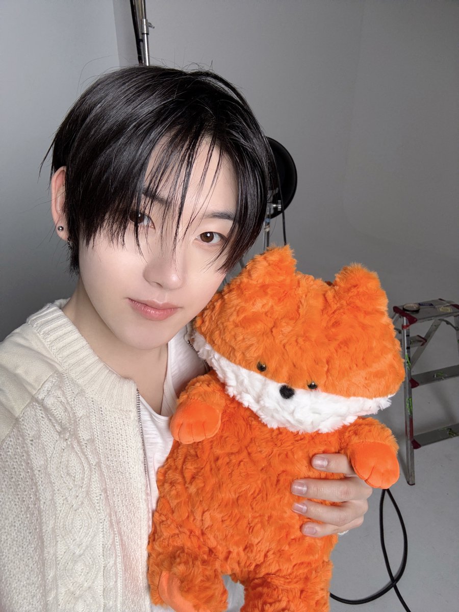 오늘 제 생일이니까
주무시지 말고 기다려주세요

오늘 밤 10시에
KickFlip 유튜브 라이브에서 만나요❤

#계훈 #Kyehoon
#KickFlip #킥플립
#HappyKyehoonDay
#계훈아_생일축하해로_채워주세요

** 금일 라이브에는 KickFlip 아마루가 건강 상의 이유로 불참 예정인 점 양해 부탁드립니다.