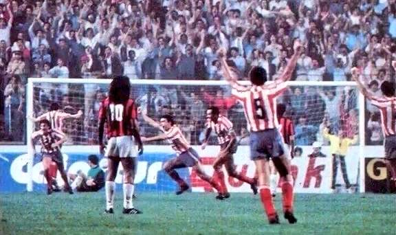 ub_langreo's tweet photo. 16 de Septiembre de 1987.
Copa de la Uefa.
El gran Milan de Arrigo Sacchi besaba el suelo en El Molinón.
Los últimos coletazos de aquella década de inmensa grandeza sportinguista.
#EuroSporting https://t.co/JpnwIvrtwY