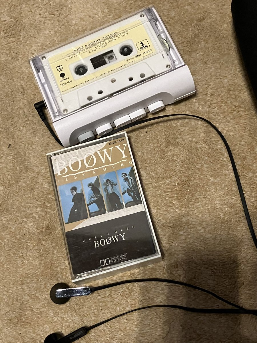 koba696's tweet photo. 3連休最終日、昨日の大掃除の疲れか仕事行くくらいの時間に目覚めて散歩一旦断念(･_･;

今日はカーテンを2回に分けて全部洗濯、その間にシンクとIH周りを徹底的に掃除…これで料理もできるw

途中で洗剤など買い足しついでに散歩、早朝でも夕方でもないから暑いっ💦

カセットはBOØWYでーす📼 https://t.co/Qxg2klLJEo