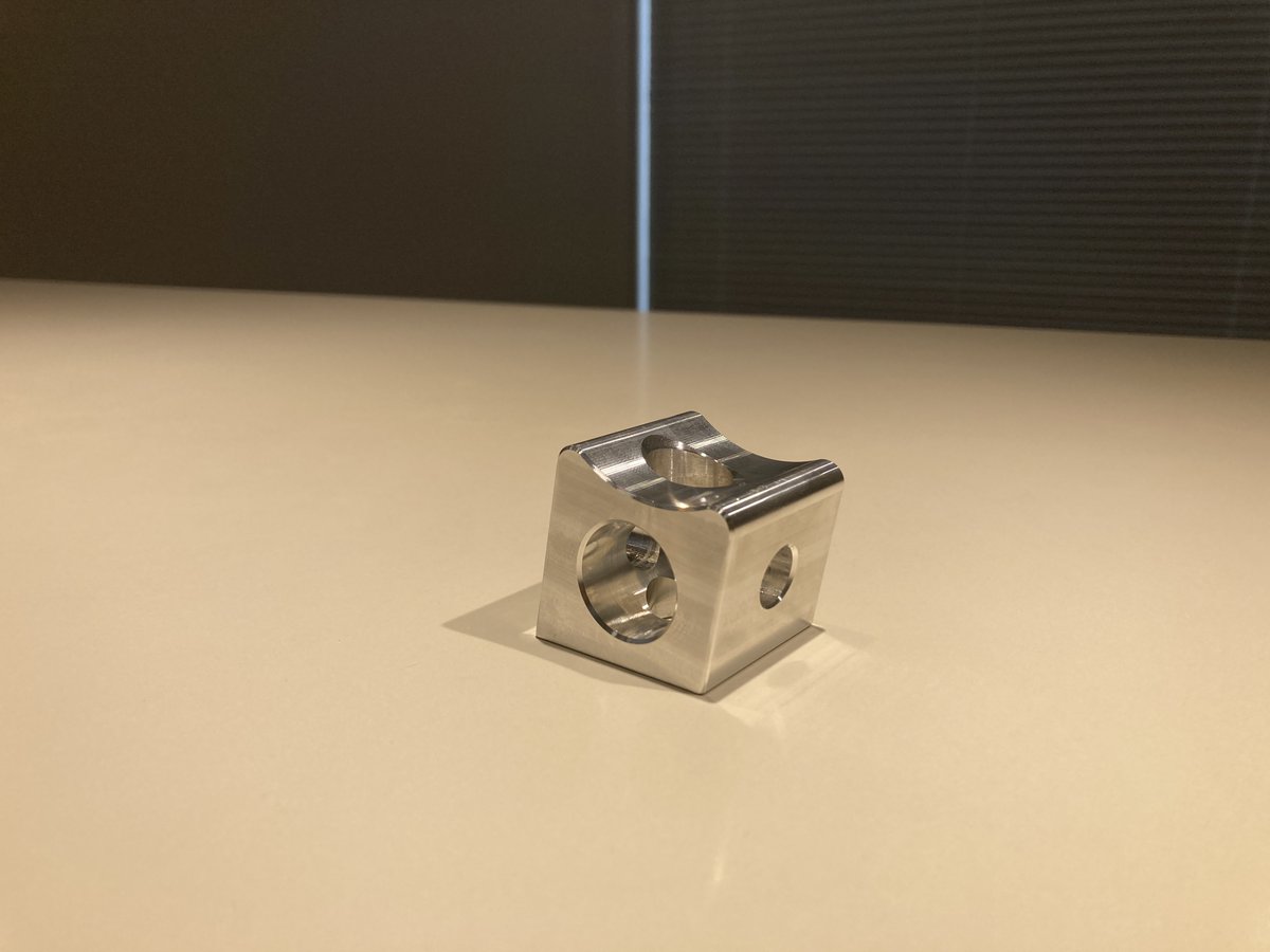 takeda_dp's tweet photo. ・ペンスタンド
アルミ製のペンスタンド。3種類の穴サイズがあり、ボールペンやハンコなど、挿すものによって使い分けもできます。
↓予約ページはこちら
https://t.co/9hz343zwQw https://t.co/fB2UZROWho