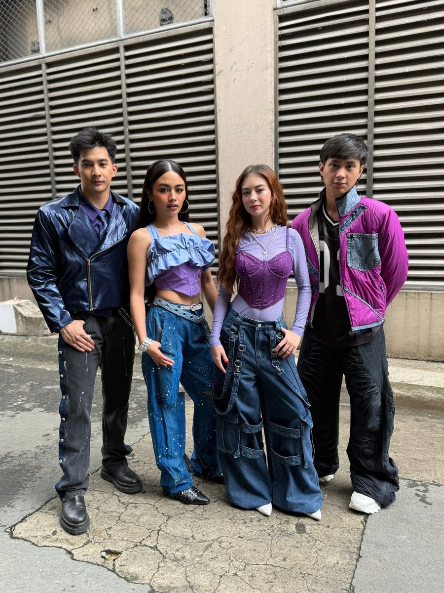 Over sa TWO-wa at surpresa ang performance at big announcement ng cast ng #GHOSTING Zach, Vivoree, JM and Fyang sa #ItsShowtime! Thank you sa pagsama, mga Ka-mumu! 👻✌️ 

‘Wag palampasin ang FINALE EPISODE ng PART 1 ngayong Sabado na, 8PM! ABANGAN ang PART 2 soon sa iWant!