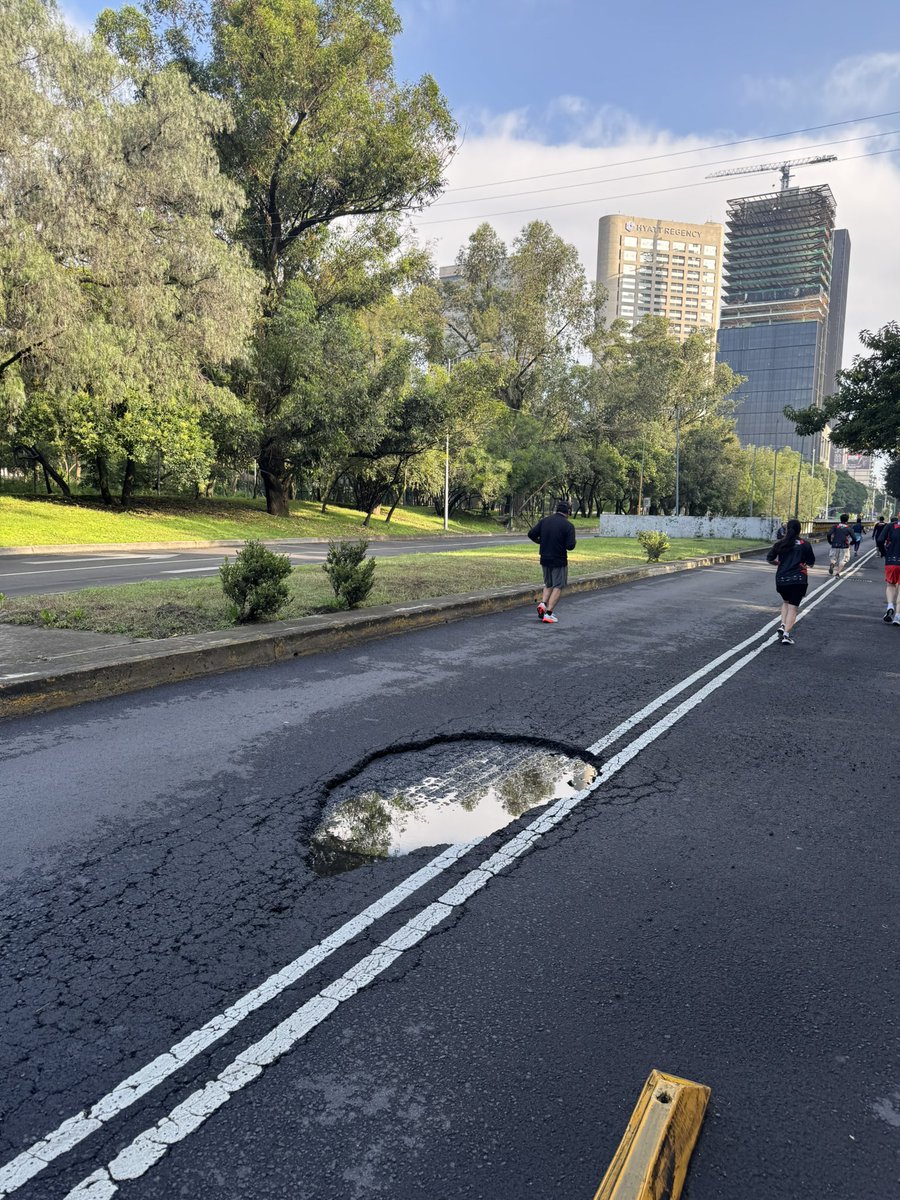 Estimados <a href="/locatel_mx/">@locatel_mx</a> favor de levantar reporte de Bache en Calzada Chivatito a la altura de la entrada del Jardín de Adultos Mayores, San Miguel Chapultepec, Miguel Hidalgo, 11580. <a href="/MHcesac/">MH CESAC</a> <a href="/mauriciotabe/">Mauricio Tabe Echartea</a>