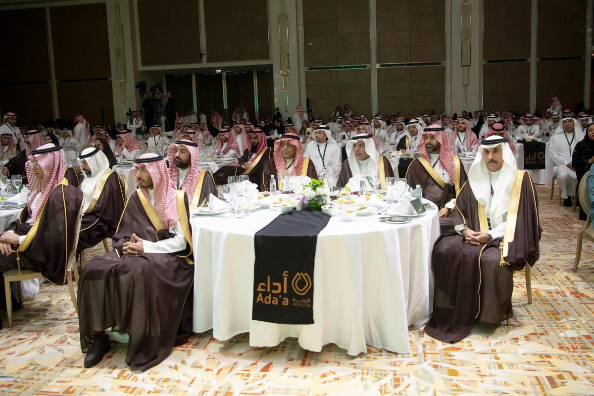 معالي وزير الصحة يتوّج الشؤون الصحية بوزارة الحرس الوطني بوسام أداء الصحة لتحسين تجربة الموظفين؛ وذلك في حفل #جائزة_أداء_الصحة بنسختها السابعة يوم أمس.

يأتي هذا التتويج ثمرة جهود مميزة أسهمت في خلق بيئة عمل ايجابية وممارسات مبتكرة ومحفزة.

#MNGHA