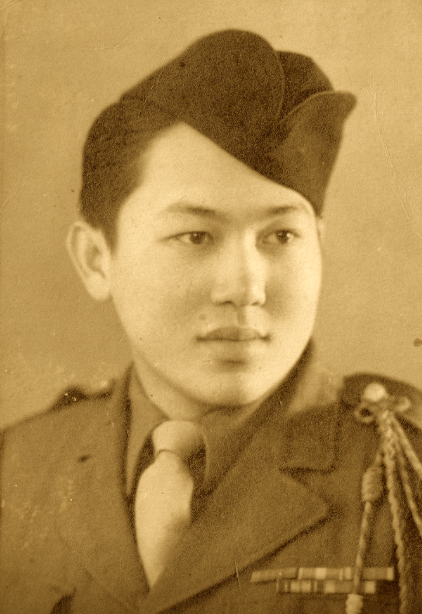 paroles_la's tweet photo. Père chinois, mère tahitienne. Le 16 sept. 1940, il n'a jamais vu la métropole, mais pour la libérer les armes à la main, il usurpe l'identité de son frère : il n'a que 16 ans. Vétéran de Bir Hakeim, il sera blessé en Italie et encore en Provence. Un Français Libre. Ari Wong Kim. https://t.co/fpbvqozZ0r