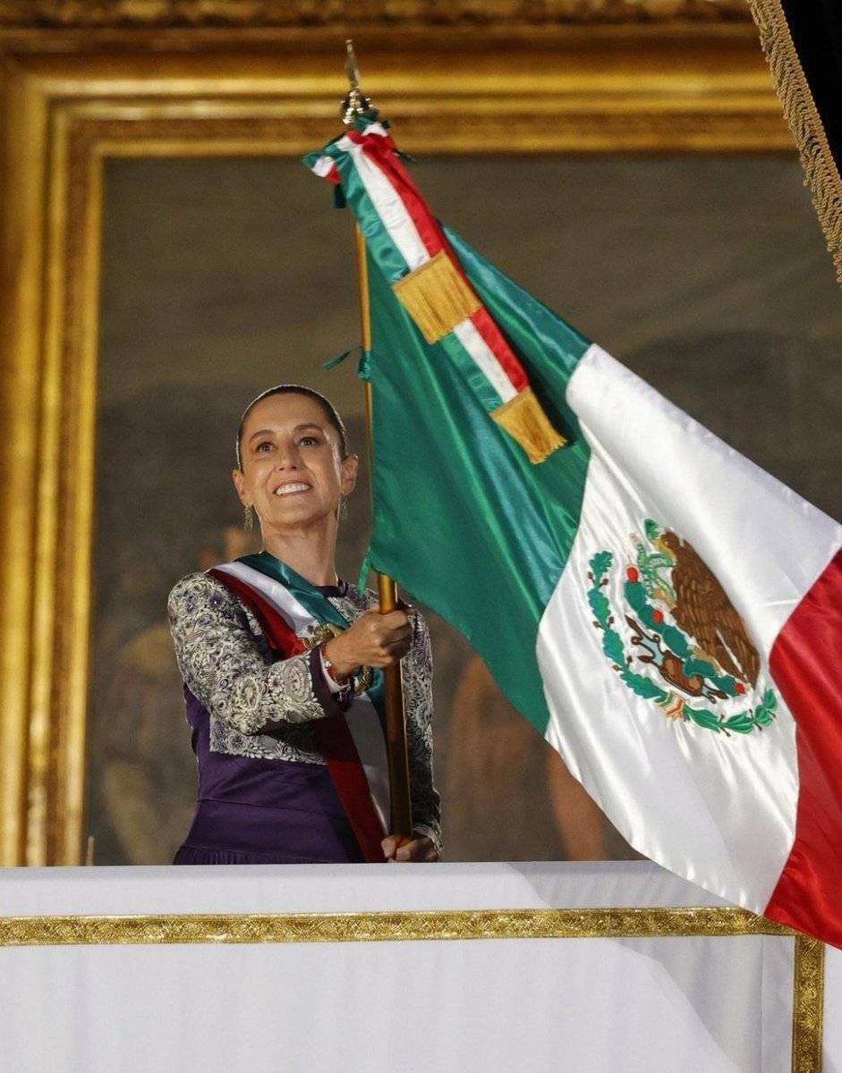 FreddyOliviery's tweet photo. Después de más de dos siglos, la primera presidenta de la historia dió el grito de independencia y fue gracias a #Morena.

Que honor vivir ésto 🥹🇲🇽 https://t.co/waXfLRn7fi