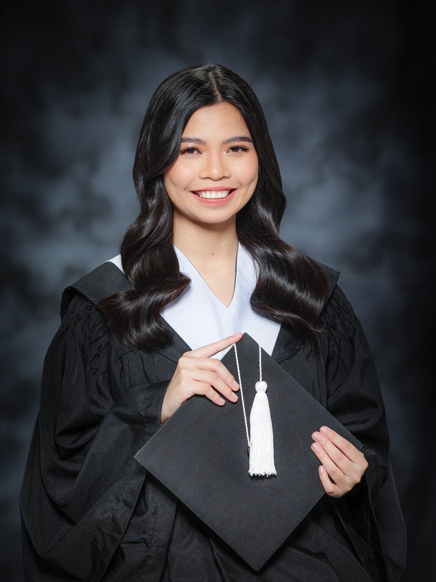 rnlrn_'s tweet photo. Finally graduating as an iskolar ng bayan (na walang Dior ✨). 

24 hrs from now. https://t.co/dwCHwAMmm6