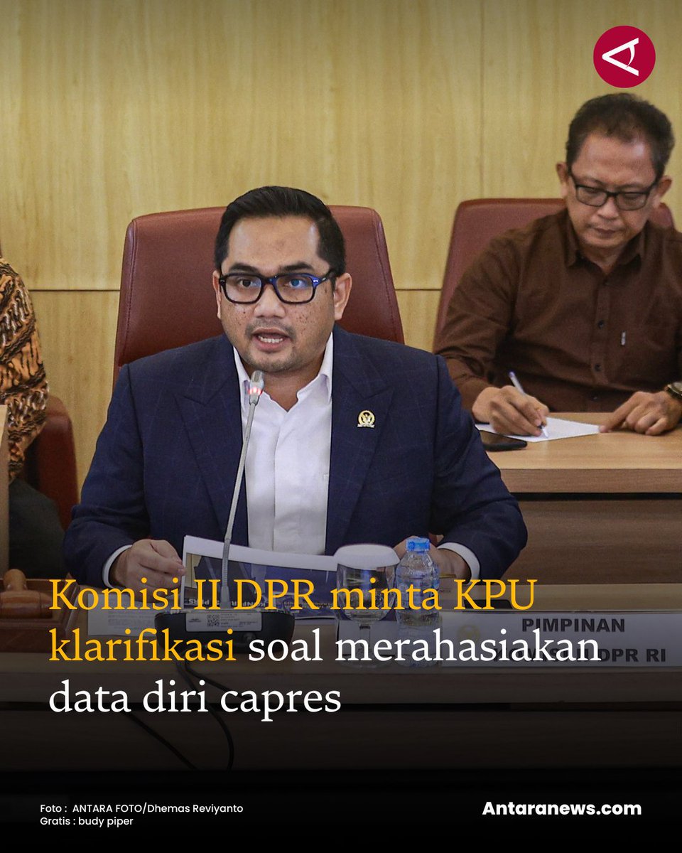 antaranews's tweet photo. Di sisi lain, dia mengatakan bahwa semestinya aturan itu dibuat sebelum tahapan pemilu berlangsung. Namun, dokumen persyaratan bagi peserta pemilu adalah sesuatu yang harus terbuka dan bisa diakses publik.

#capres #ijazah #pemilu 
Baca selengkapnya 
https://t.co/yT7ClCQXeo https://t.co/8zBT2HrRte