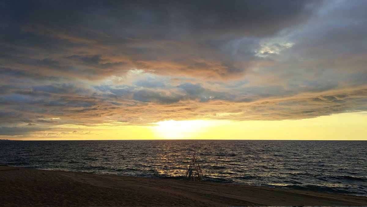 Bon dia 

<a href="/ARAmeteo/">ARA Méteo</a> <a href="/meteocat/">Meteocat</a> <a href="/SoniaPapell/">Sònia Papell Caimons</a> <a href="/gemmapuigf/">Gemma Puig Feliu</a>  <a href="/Monica_Usart/">Mònica Usart</a> <a href="/alexmegapc/">Àlex Van der Laan</a> <a href="/jjaune/">Shin, yoon-jeong</a> <a href="/tomasmolinab/">Tomàs Molina</a> <a href="/meteobdncom/">EL TEMPS Badalona Comunicació</a> <a href="/btveltemps/">btv el temps</a> <a href="/eliseuvilaclara/">Eliseu Vilaclara</a> <a href="/SergiLoras/">Sergi Loras Gironès</a> @MeteoMauri <a href="/estelsiplanetes/">Joan Anton Català Amigó</a> <a href="/elnacional/">El Nacional</a>.cat <a href="/xavis_lorrio/">Xavi Segura</a> <a href="/enricagud/">enric agud 🌕</a> meteo@sexta.com
<a href="/nestor_meteo/">Néstor Gómez</a>