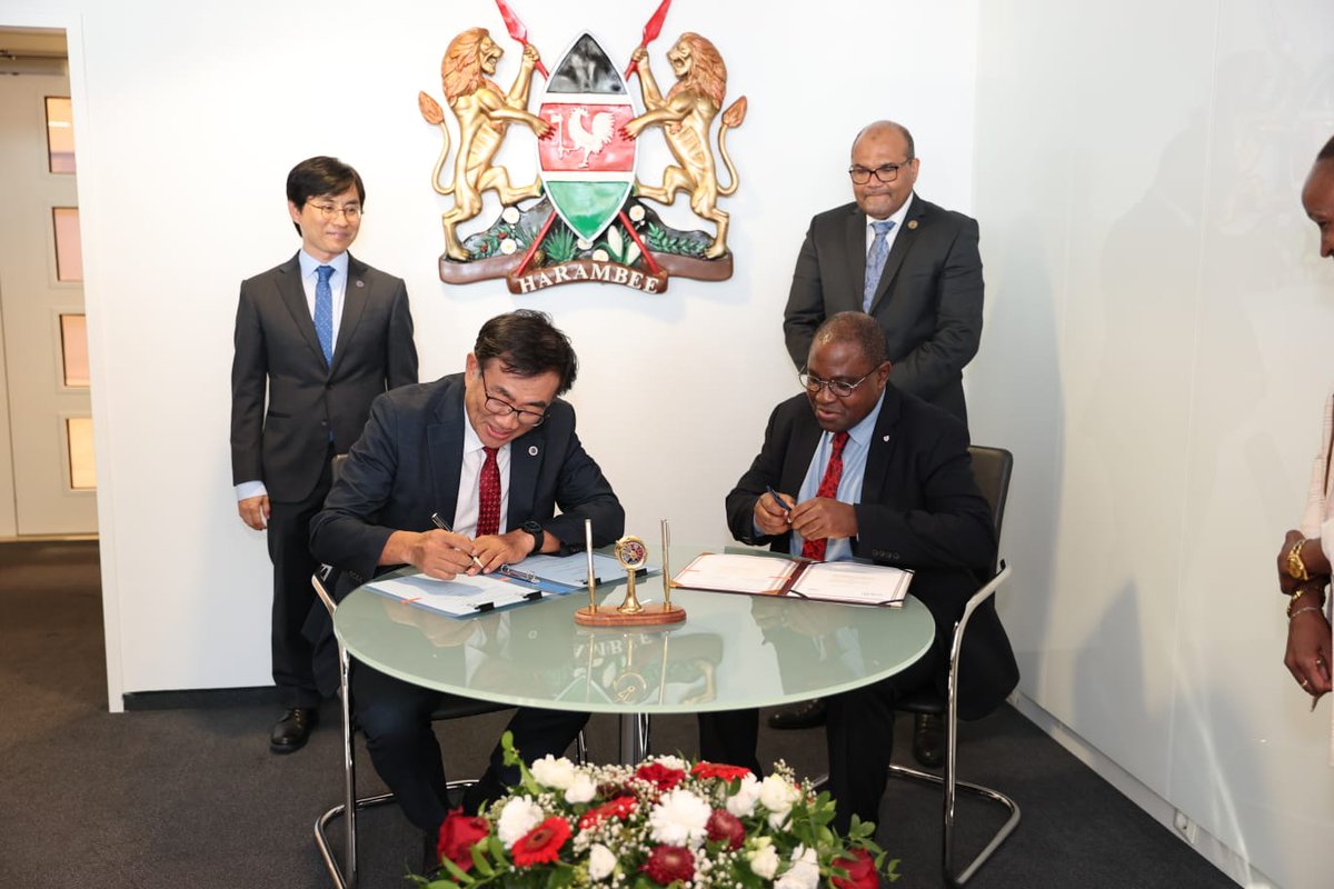 cbs_ke's tweet photo. 1/10
Big news from Vienna 🇦🇹!
Kenya’s Nuclear Power & Energy Agency (#NuPEA) and Korea Atomic Energy Research Institute (#KAERI) have signed a Memorandum of Understanding (MoU) on nuclear energy R&D.
This happened on the sidelines of the 69th IAEA General Conference. https://t.co/z7cH3n3TUA