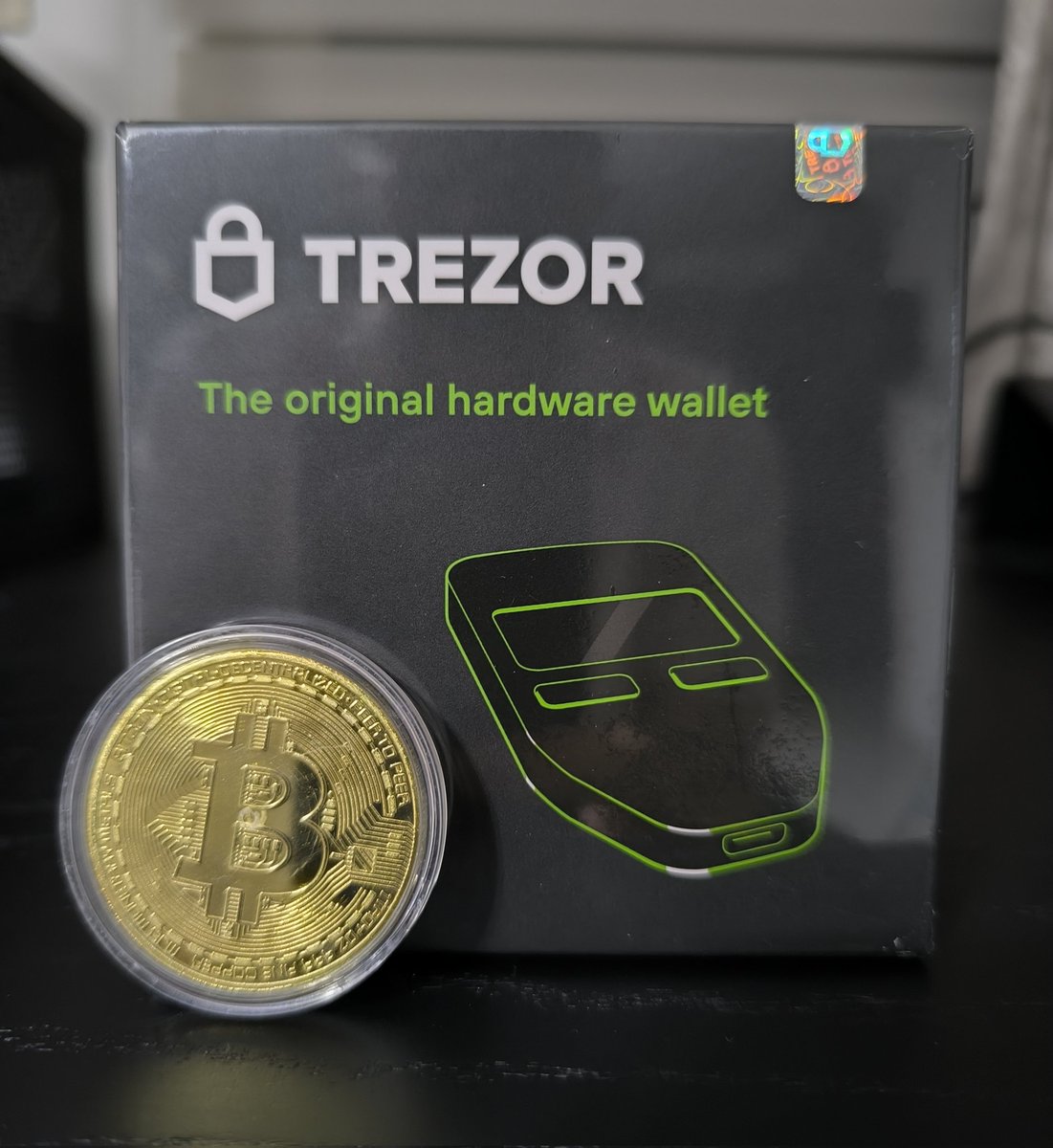 Το κανάλι γιορτάζει το All Time High σε Subscribers και κληρώνει 2 Trezor Black 2 Back (1 κάθε εβδομάδα)
1η εβδομάδα 
Η συμμετοχή στο διαγωνισμό πολύ απλή 
♥️ Like 
🔃 Retweet
✅ Subscribe youtube.com/@cryptocapital… 
(*Tag ένα φίλο είναι προαιρετικό, αλλά θα εκτιμηθεί δεόντως 🙂)