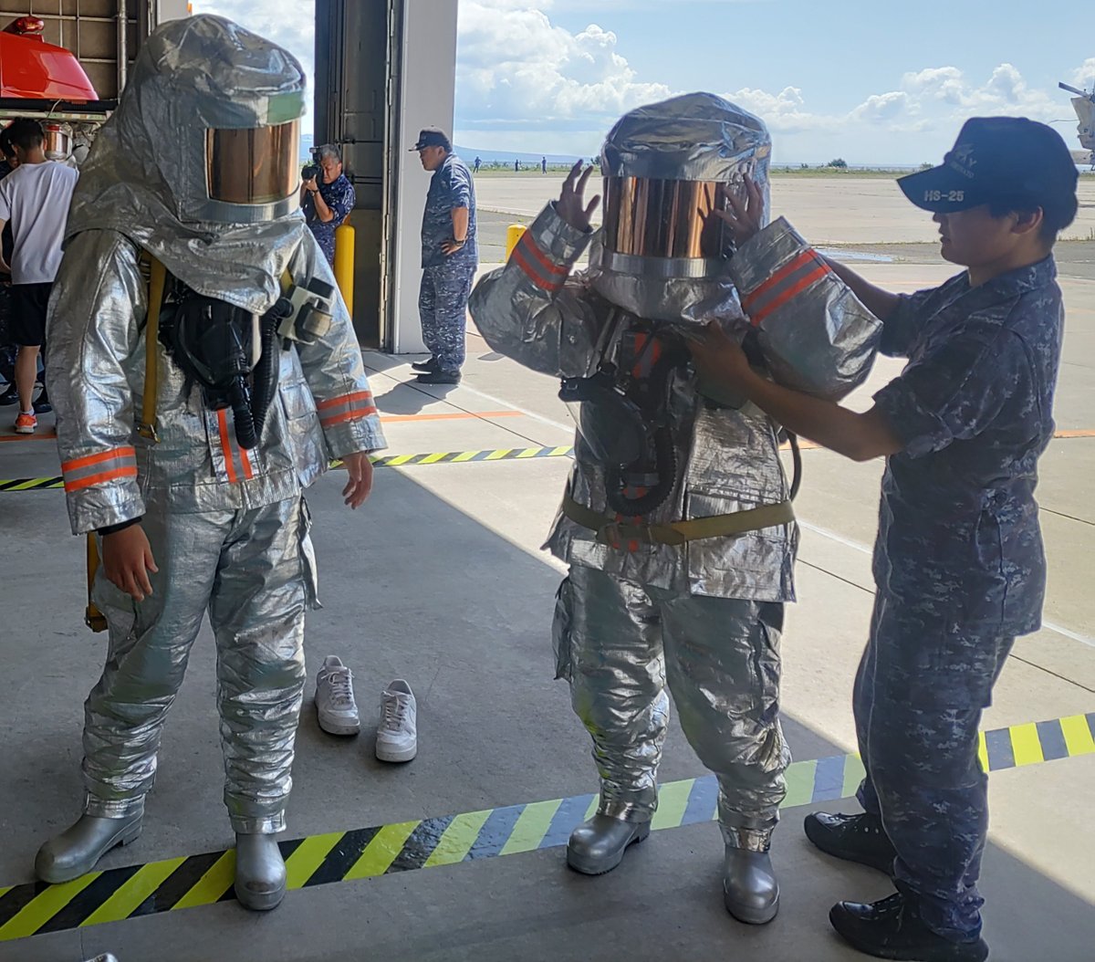 JMSDF_orh's tweet image. 【職場体験】
9月3日(水)、9月4日(木)の2日間にわたり「職場体験」を実施し、青森県立むつ工業高等学校の生徒の皆さんに航空機や衛生隊施設などを見学してもらいました。
#海上自衛隊 #大湊地区隊