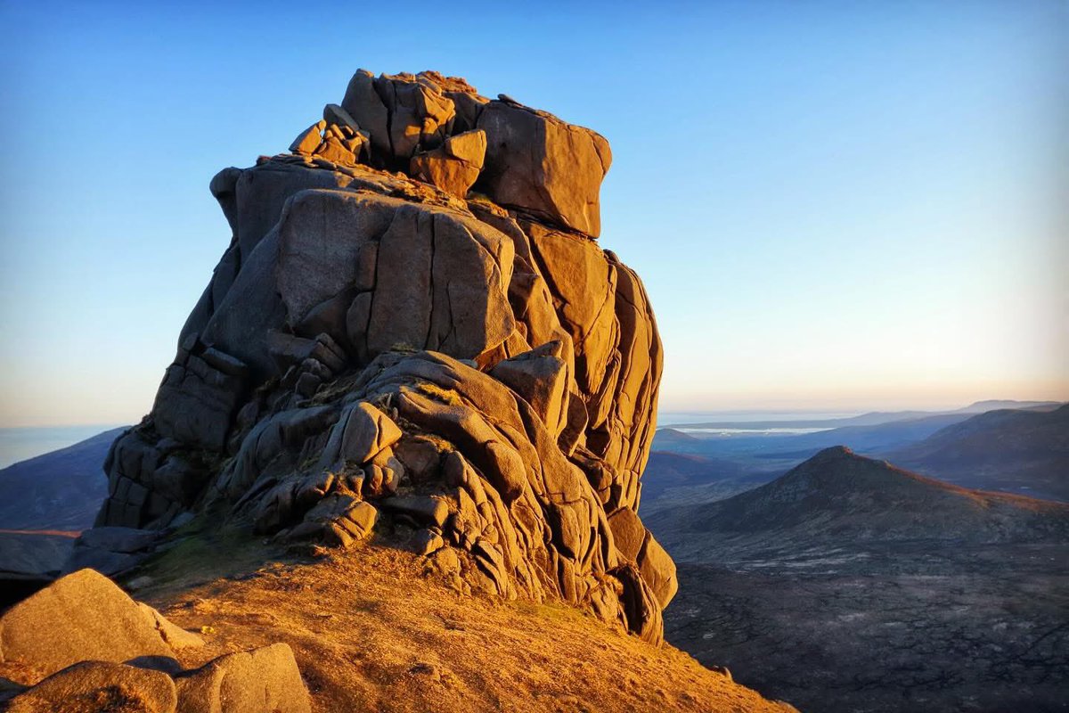 paulfrewDUP's tweet photo. A mighty Tor of Bearnagh! #beautiful #mourne #sunset #NorthernIreland https://t.co/qqF1diR5T8