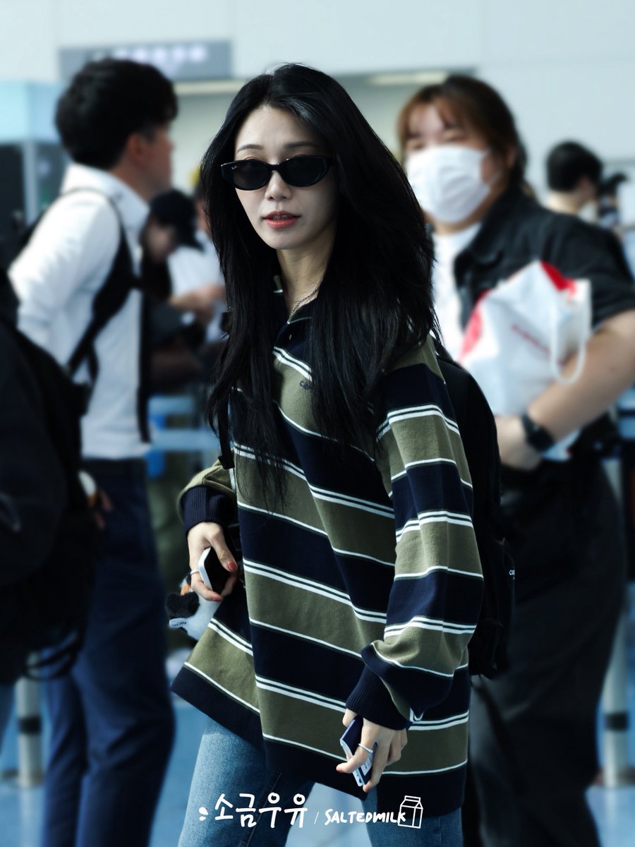 250916 HND출국

#Apink #JEONGEUNJI #EUNJI 
#에이핑크 #정은지 #은지
<a href="/Apinkjej/">정은지</a>