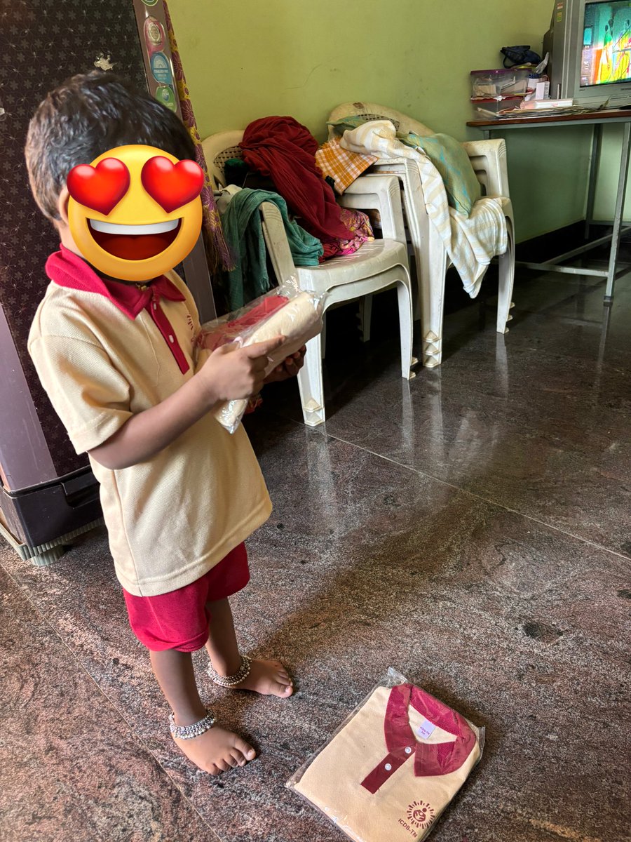 #மகனார் ஆர்வமா அங்கன்வாடி கெளம்பி போயி 2 set uniform வாங்கிட்டு வந்து இருக்கார் 😍😍😍