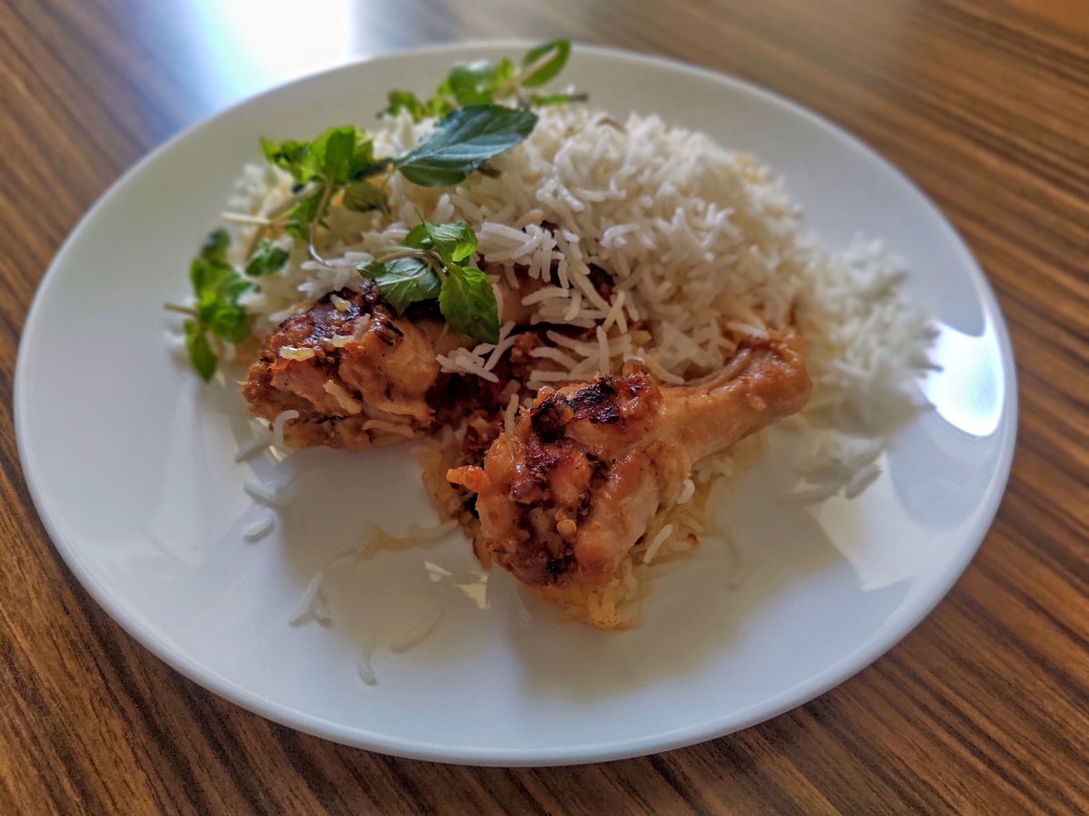 ホールスパイスだけのチキンビリヤニ

個々の香りが楽しめてよろしい