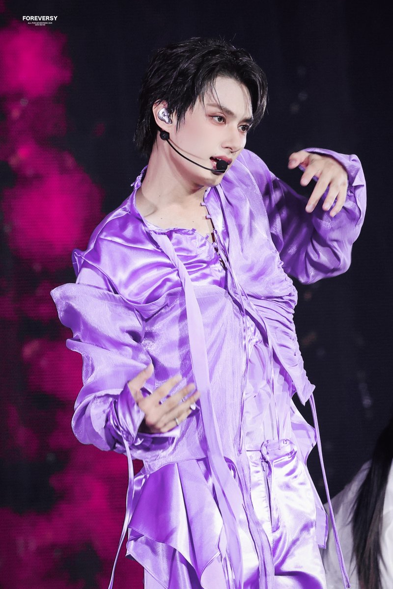 25 9.14
💜😸

#SEVENTEEN #JUN #SEVENTEEN_JUN #문준휘 #준 #文俊辉