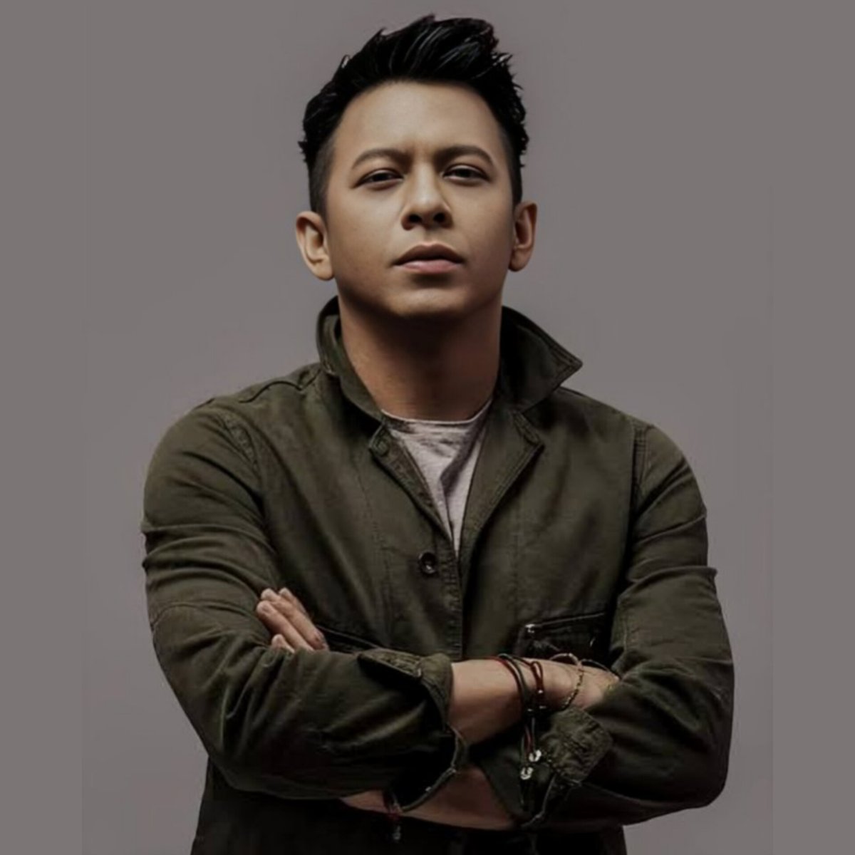 iPopBase's tweet photo. Happy 44th birthday to the powerhouse Ariel Noah. https://t.co/MACAf1TsRh