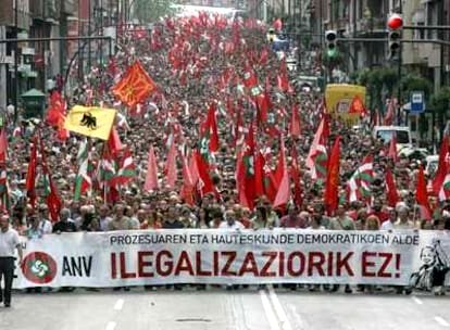 K_Lubakitik's tweet photo. 2008ko irailaren 16an, EAE-ANV legez kanpo utzi zuen Espainiako Auzitegi Gorenak.
Gudan borrokatu zuen alderdi hau 2 aldiz ilegalizatu zen historian zehar: frankismoan eta demokrazian.
Guardia Zibiliak EAEren artxibo historikoa arpilatu ta gaur egun arte bahituta jarraitzen du. https://t.co/maXkgEV4XJ