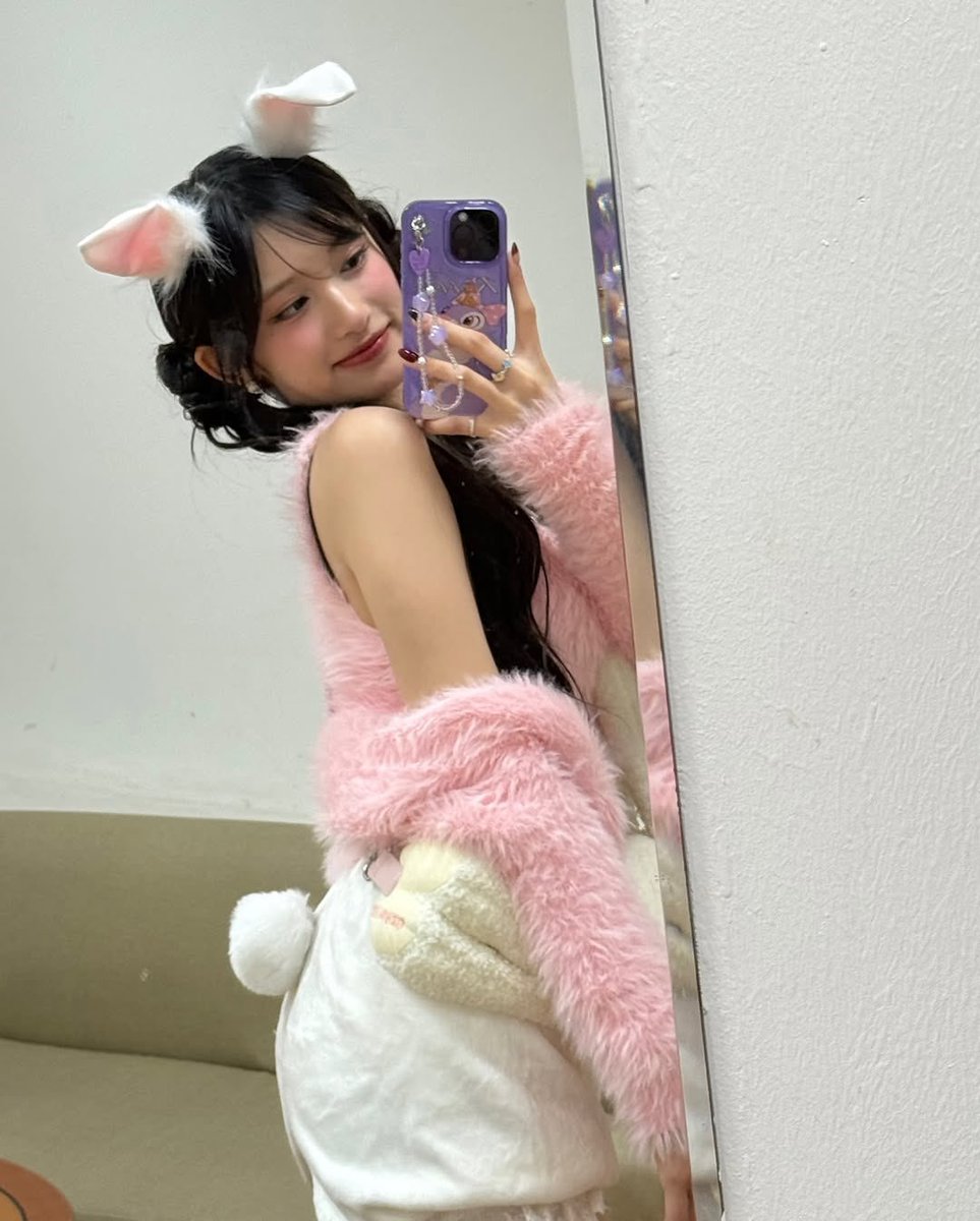 i’m just yee, the little strawbun who can’t get enough of everyone’s bright and happy smiles! and hey there, 𝗹͟𝗼͟𝗼͟𝗸͟, 𝗹͟𝗼͟𝗼͟𝗸͟ⵑ i hopped all the way here just to show off my cutest costume ever, the one that sparkles with sweetness and wiggles with charm! 🎔