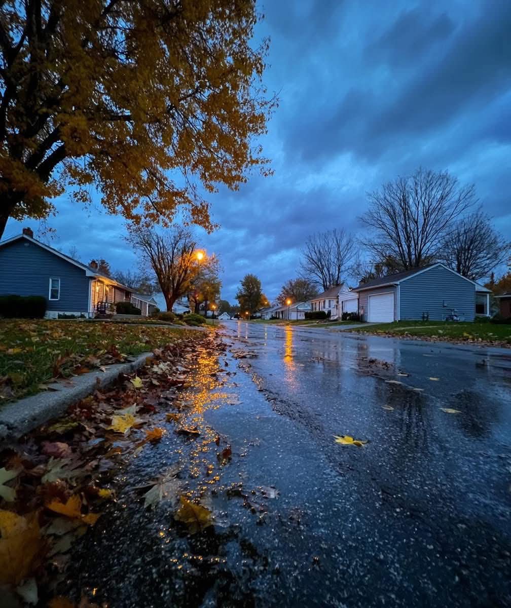 Rehanjupiter's tweet photo. Rain-soaked streets glowing under autumn skies 🌧🍂✨
#TroytoMohenjodaro #canada https://t.co/ZFRvK2Ip8j