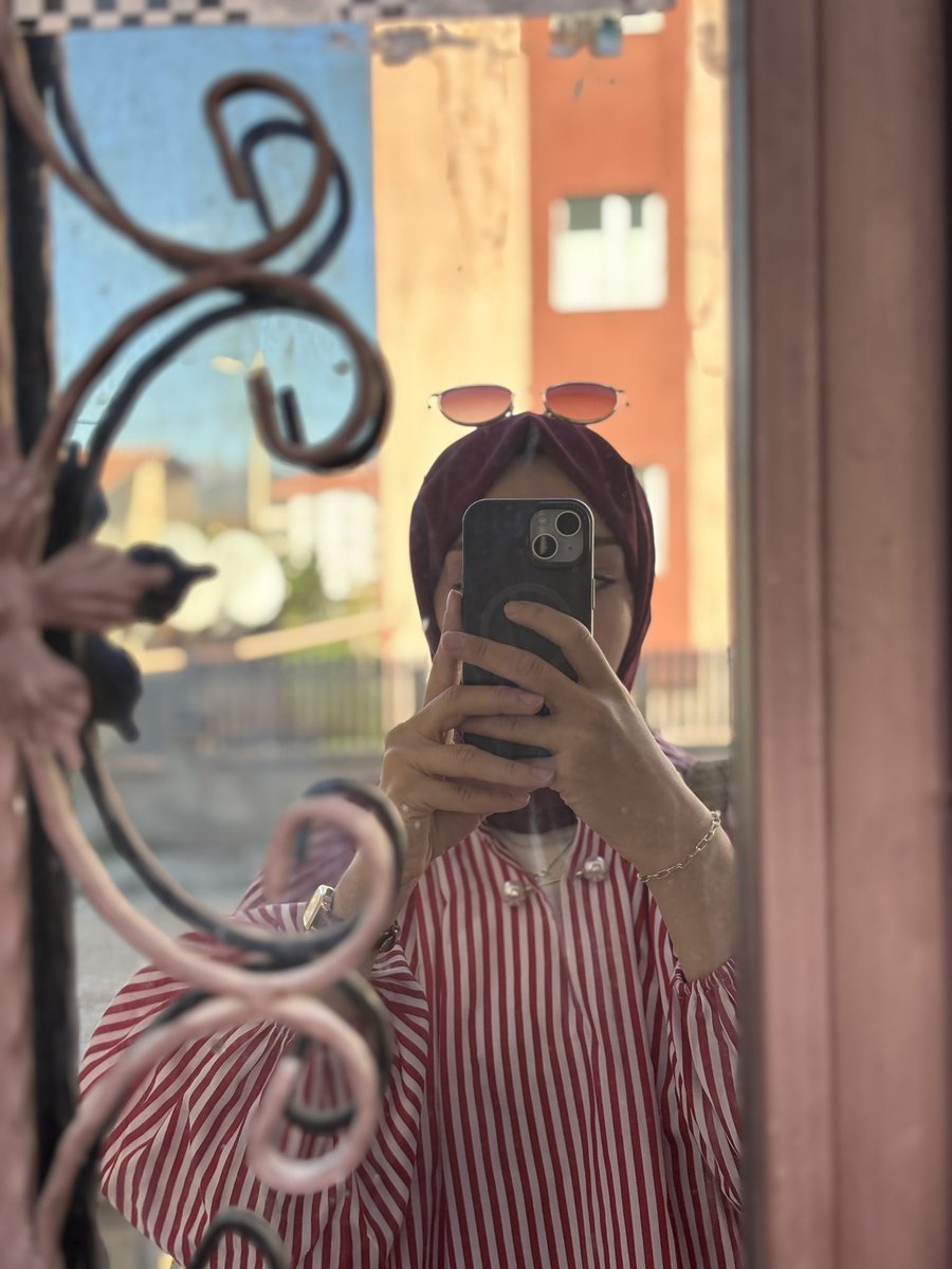 Bugün bütün ankastreleri kenara bırakarak herkesin zorbaladığı gömleğimi giyindim, teşekkürler hayat 💃🏻