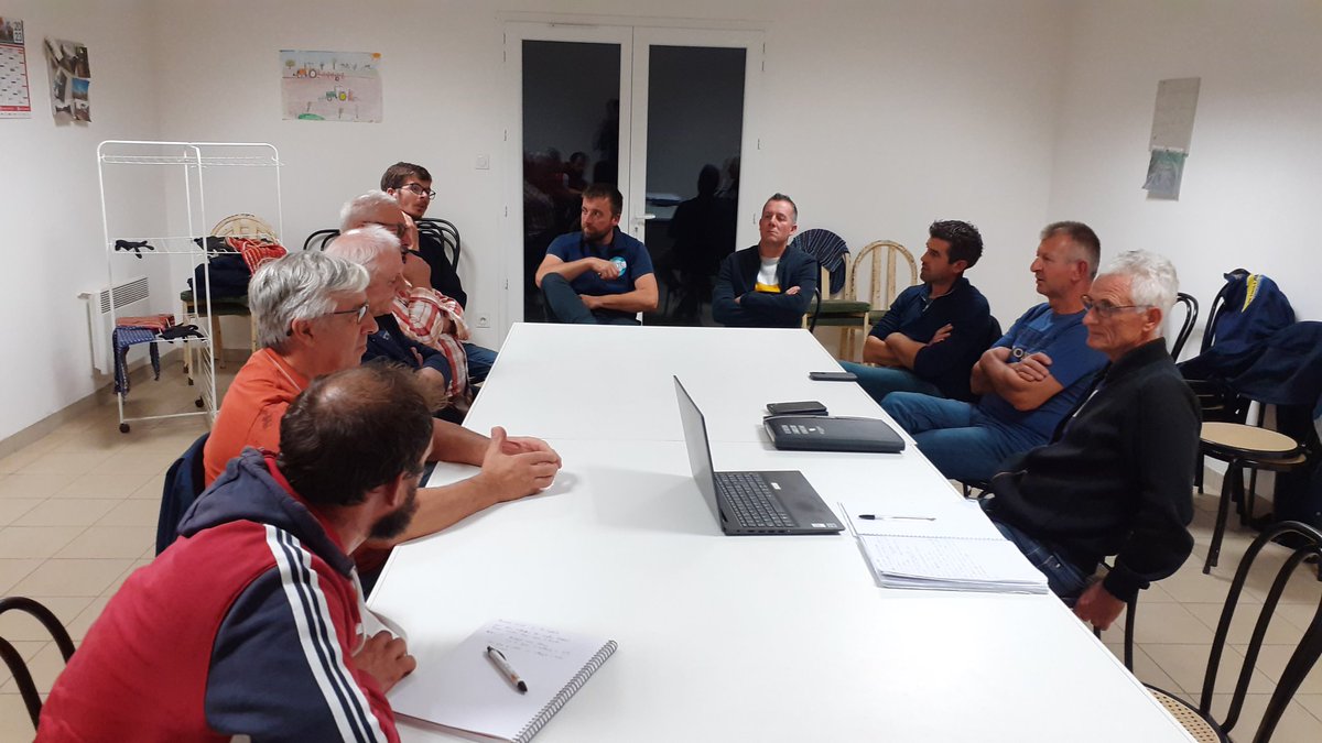 🔴🟢 Les représentants #FdseaVendee des Sables agglo réunis pour échanger sur les actualités locales: entretien des haies et chemins, fonds ERC, calendrier syndical. Attention particulière sur la situation sanitaire des élevages.