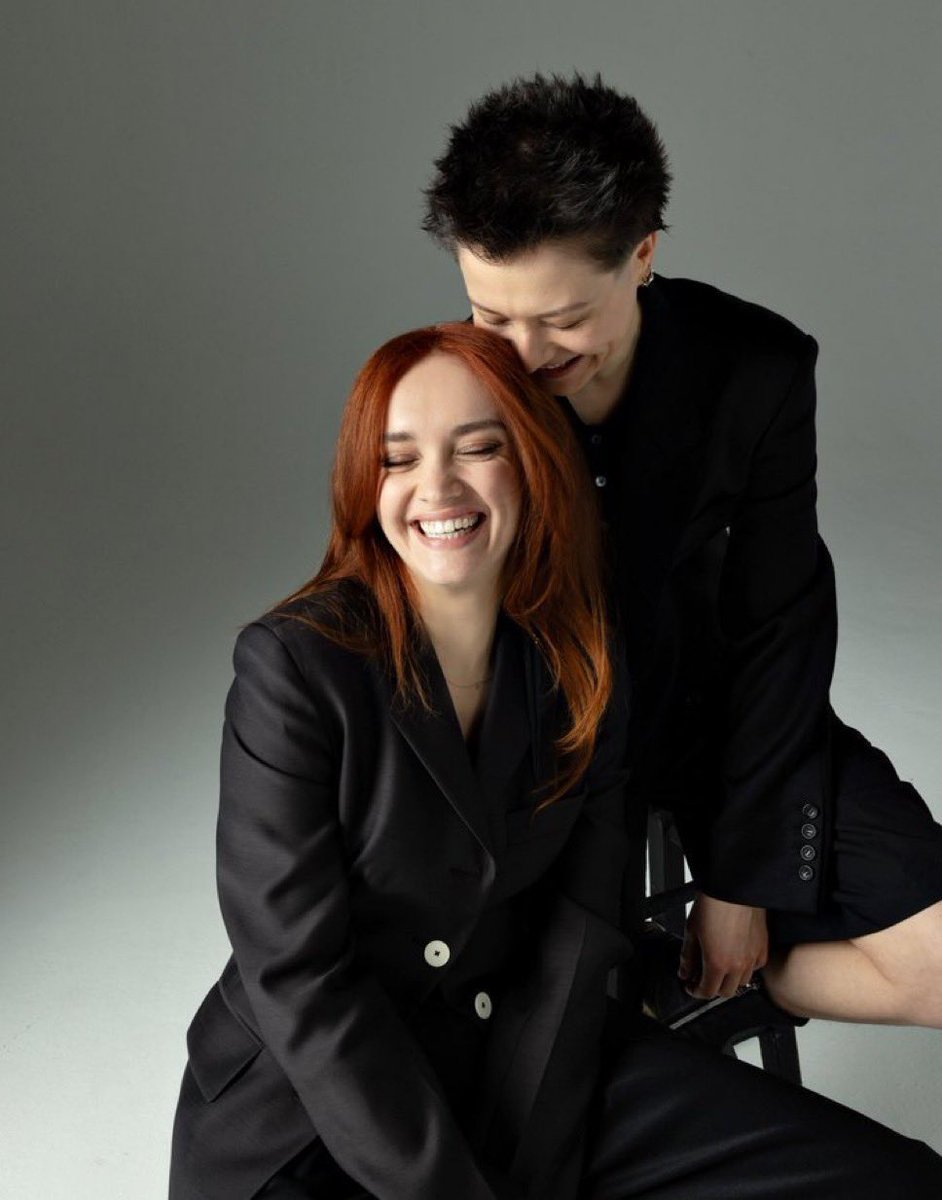 thinkercooke's tweet image. ‘who do you think has been a scene partner who's really shaped you, or been your greatest ally?’

“god, i've had so many wonderful, i mean.. emma d'arcy. they're incredible and i'm so lucky to have them in my life and in the show that we're in together and to navigate that…