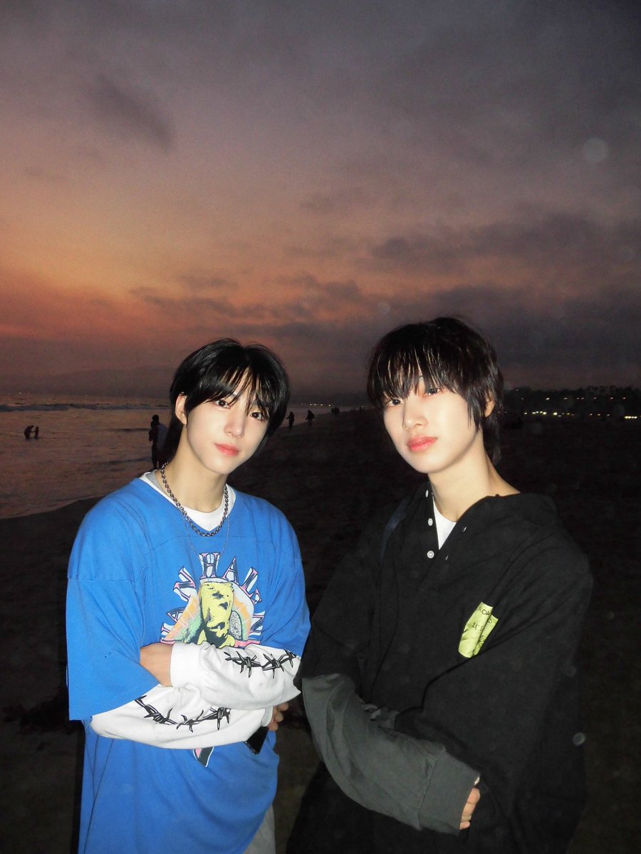 zenwichu's tweet photo. #WithMyBro #NotAThing https://t.co/Qds2IzHsKk