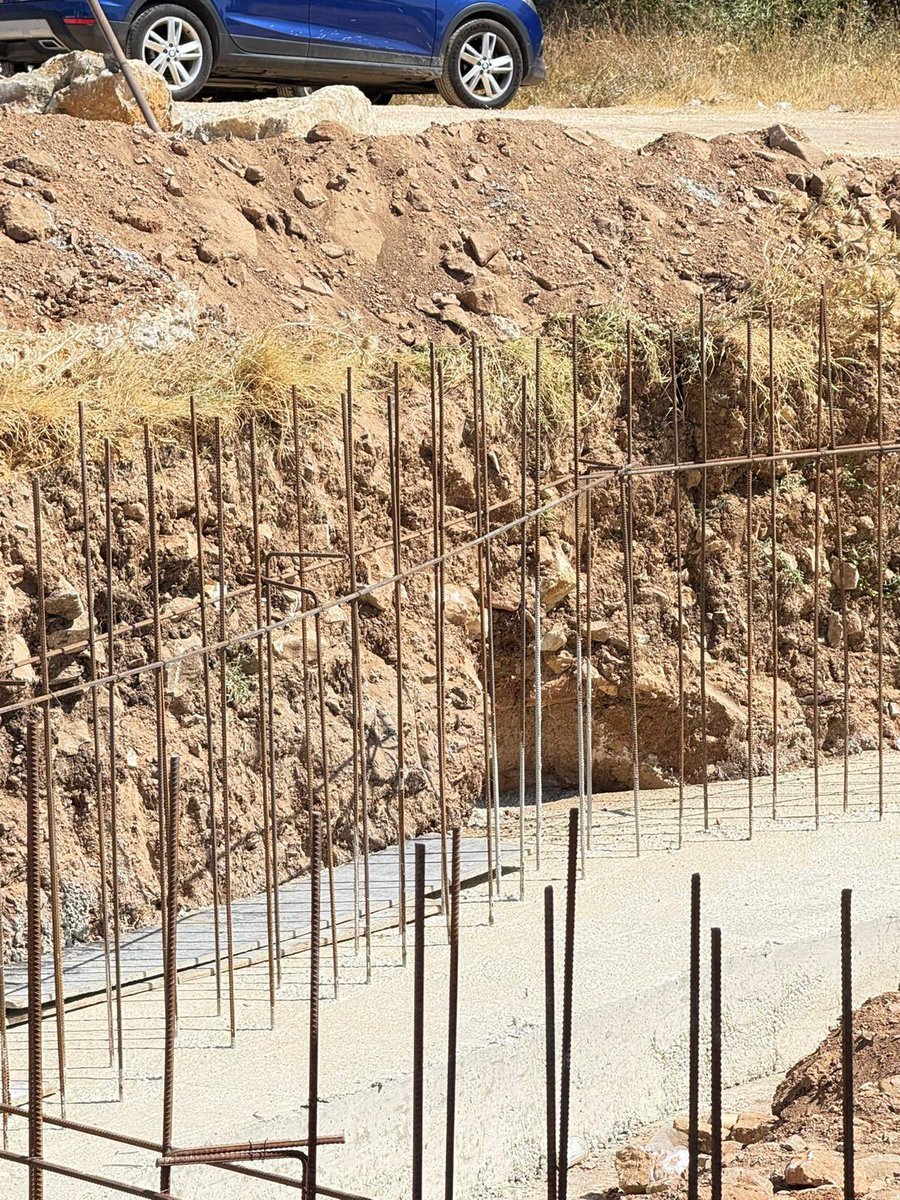 YusufYavuz3's tweet image. Saros’da tarihin üzerine beton döktüler!

Edirne Keşan’da, Saros Körfezi’nde bulunan İbrice Limanındaki inşaat çalışmaları sırasında geç antik döneme ait duvar kalıntısı ve pitoslar bulundu. Ancak tarihin üstüne beton dökülerek inşaata devam edilmesi tepki çekti…⬇️