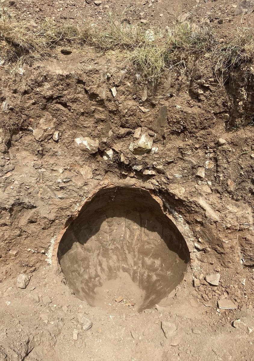 YusufYavuz3's tweet image. Saros’da tarihin üzerine beton döktüler!

Edirne Keşan’da, Saros Körfezi’nde bulunan İbrice Limanındaki inşaat çalışmaları sırasında geç antik döneme ait duvar kalıntısı ve pitoslar bulundu. Ancak tarihin üstüne beton dökülerek inşaata devam edilmesi tepki çekti…⬇️